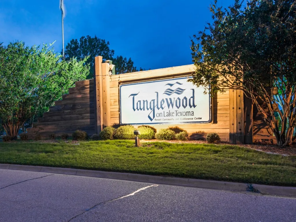 Condominium For Rent in Grayson County , 2164 Tanglewood Boulevard A105, Pottsboro, Texas 75076, 2 Bedroom, 3 Bathroom, Garage spaces, 1,251 Sqft, built in 1985, mls#21403734, Real Estate Agent in Pottsboro, Homes For Rent in Grayson county, Homes For Rent in Pottsboro, Realtor in Pottsboro Texas, Real Estate Brokerage Independent Realty Texas, Luminita Cordes Realtor