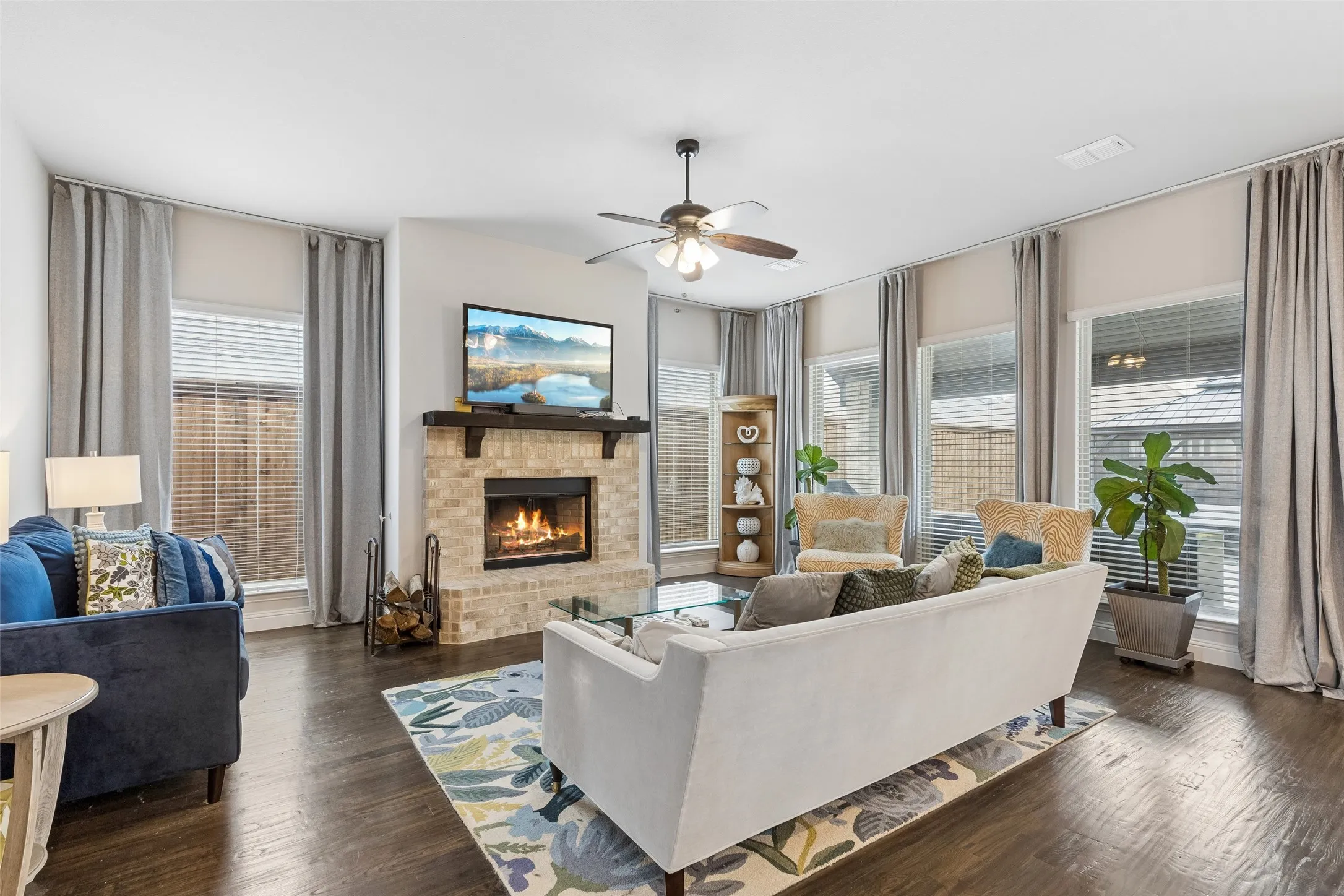 Single Family Residence For Sale in Denton County , 716 New Marion Road, Little Elm, Texas 75068, 4 Bedroom, 3 Bathroom, 2 Garage spaces, 2,521 Sqft, built in 2021, mls#21403151, Real Estate Agent in Little Elm, Homes For Sale in Denton county, Homes For Sale in Little Elm, Realtor in Little Elm Texas, Real Estate Brokerage Independent Realty Texas, Luminita Cordes Realtor