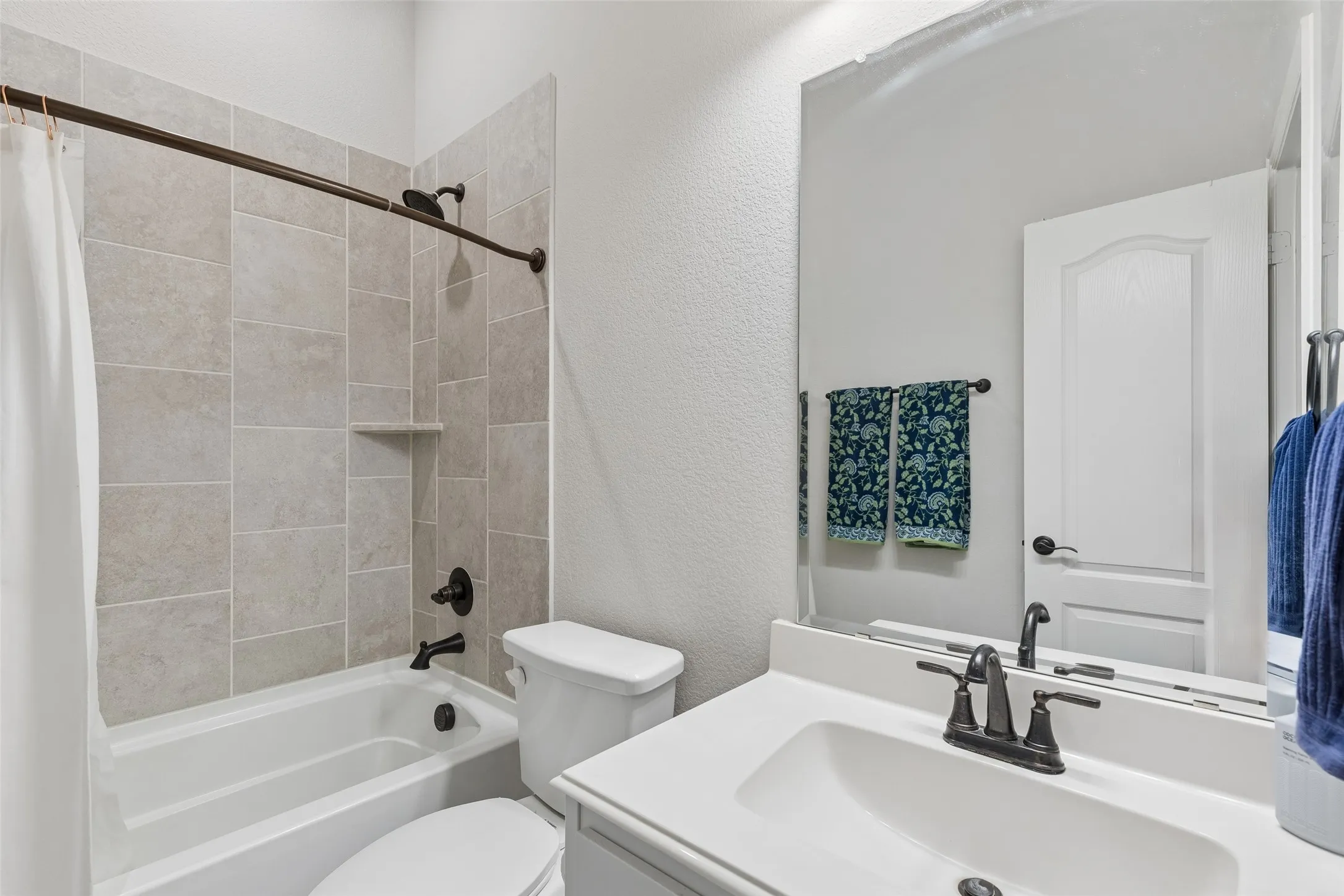 Single Family Residence For Sale in Denton County , 716 New Marion Road, Little Elm, Texas 75068, 4 Bedroom, 3 Bathroom, 2 Garage spaces, 2,521 Sqft, built in 2021, mls#21403151, Real Estate Agent in Little Elm, Homes For Sale in Denton county, Homes For Sale in Little Elm, Realtor in Little Elm Texas, Real Estate Brokerage Independent Realty Texas, Luminita Cordes Realtor