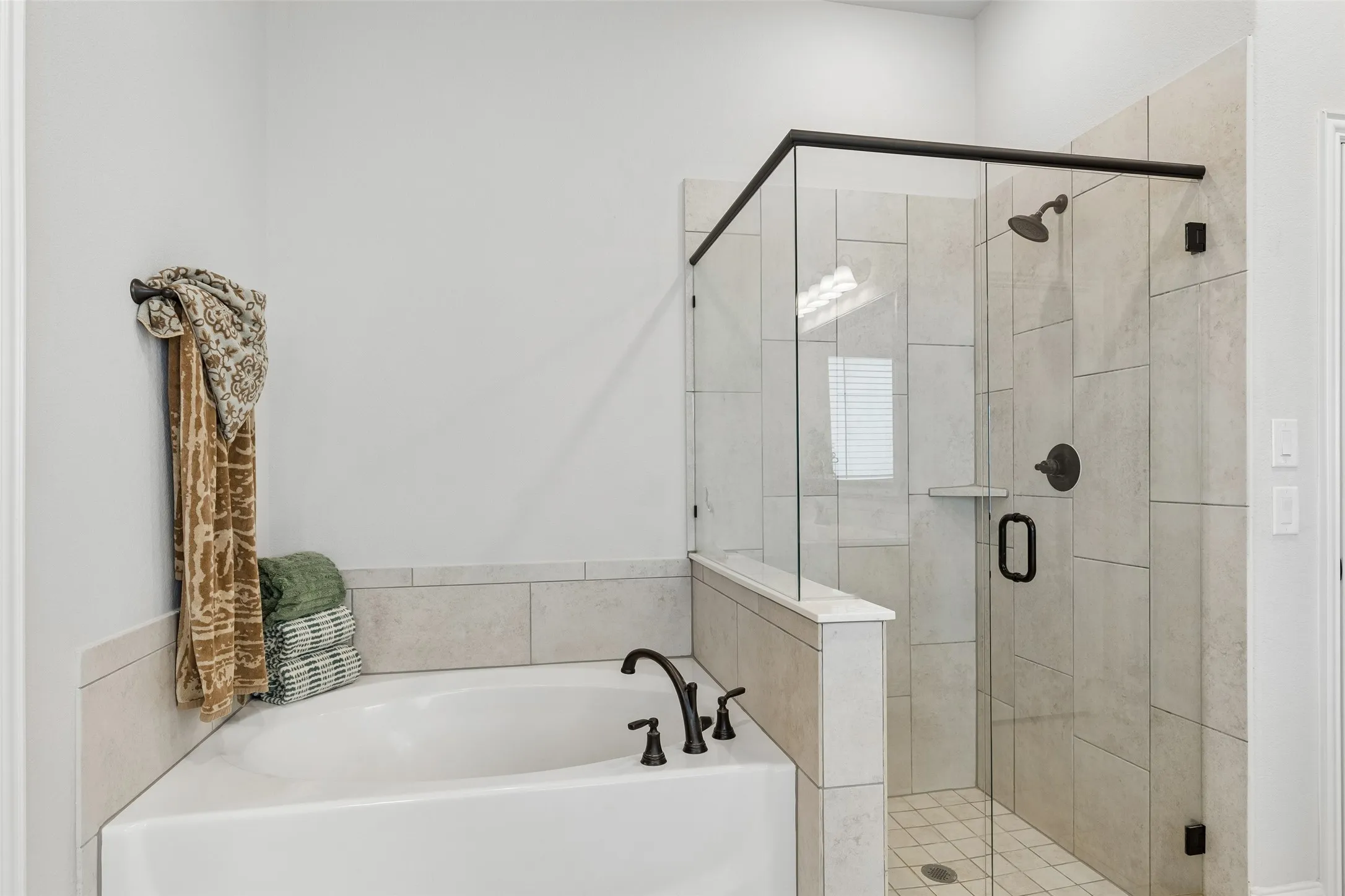 Single Family Residence For Sale in Denton County , 716 New Marion Road, Little Elm, Texas 75068, 4 Bedroom, 3 Bathroom, 2 Garage spaces, 2,521 Sqft, built in 2021, mls#21403151, Real Estate Agent in Little Elm, Homes For Sale in Denton county, Homes For Sale in Little Elm, Realtor in Little Elm Texas, Real Estate Brokerage Independent Realty Texas, Luminita Cordes Realtor