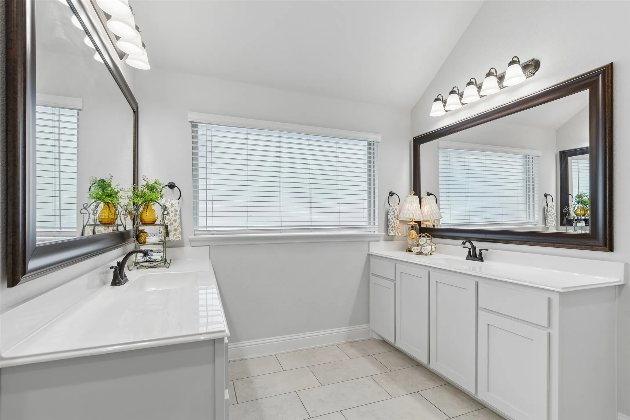Single Family Residence For Sale in Denton County , 716 New Marion Road, Little Elm, Texas 75068, 4 Bedroom, 3 Bathroom, 2 Garage spaces, 2,521 Sqft, built in 2021, mls#21403151, Real Estate Agent in Little Elm, Homes For Sale in Denton county, Homes For Sale in Little Elm, Realtor in Little Elm Texas, Real Estate Brokerage Independent Realty Texas, Luminita Cordes Realtor