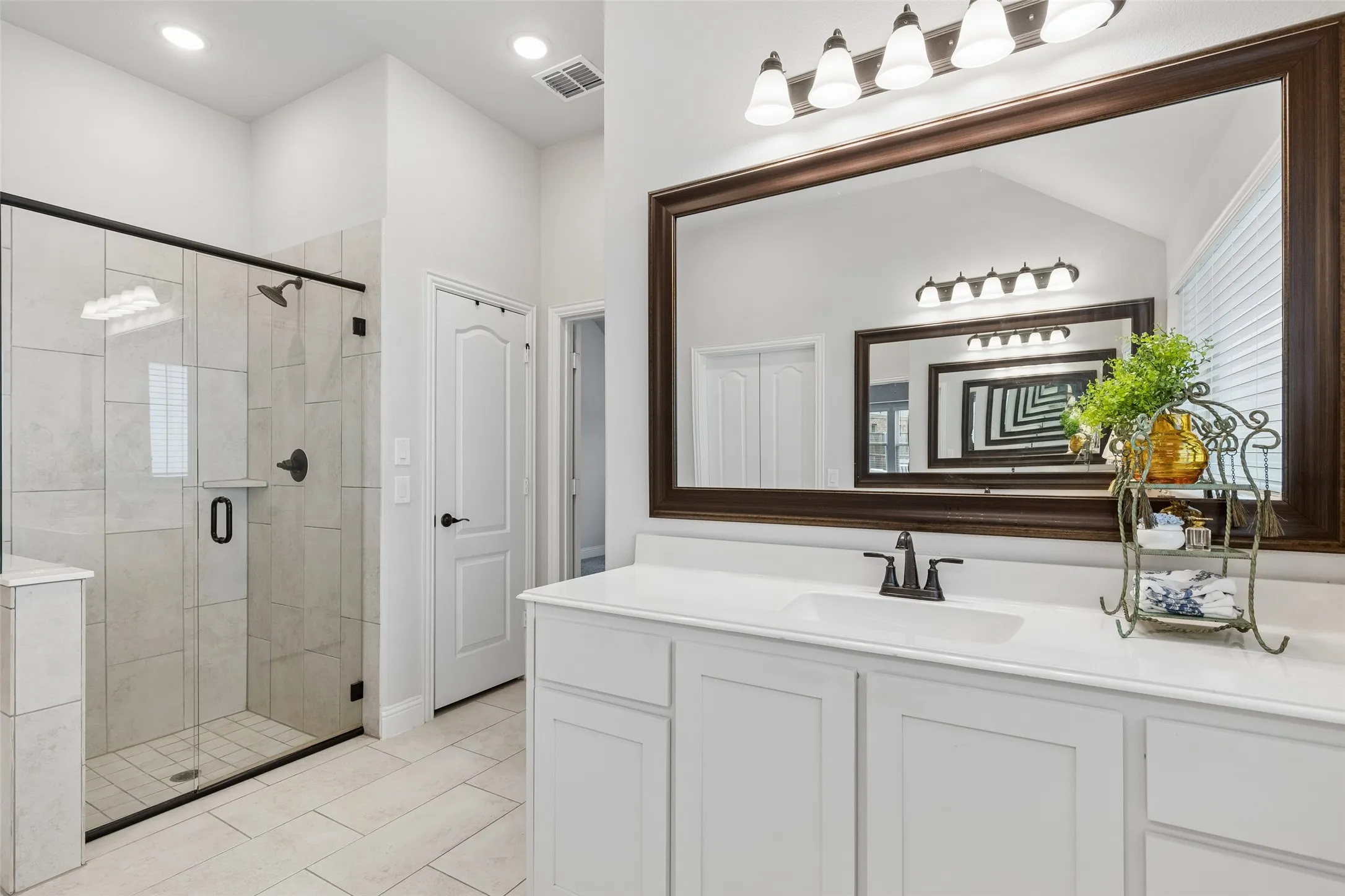 Single Family Residence For Sale in Denton County , 716 New Marion Road, Little Elm, Texas 75068, 4 Bedroom, 3 Bathroom, 2 Garage spaces, 2,521 Sqft, built in 2021, mls#21403151, Real Estate Agent in Little Elm, Homes For Sale in Denton county, Homes For Sale in Little Elm, Realtor in Little Elm Texas, Real Estate Brokerage Independent Realty Texas, Luminita Cordes Realtor