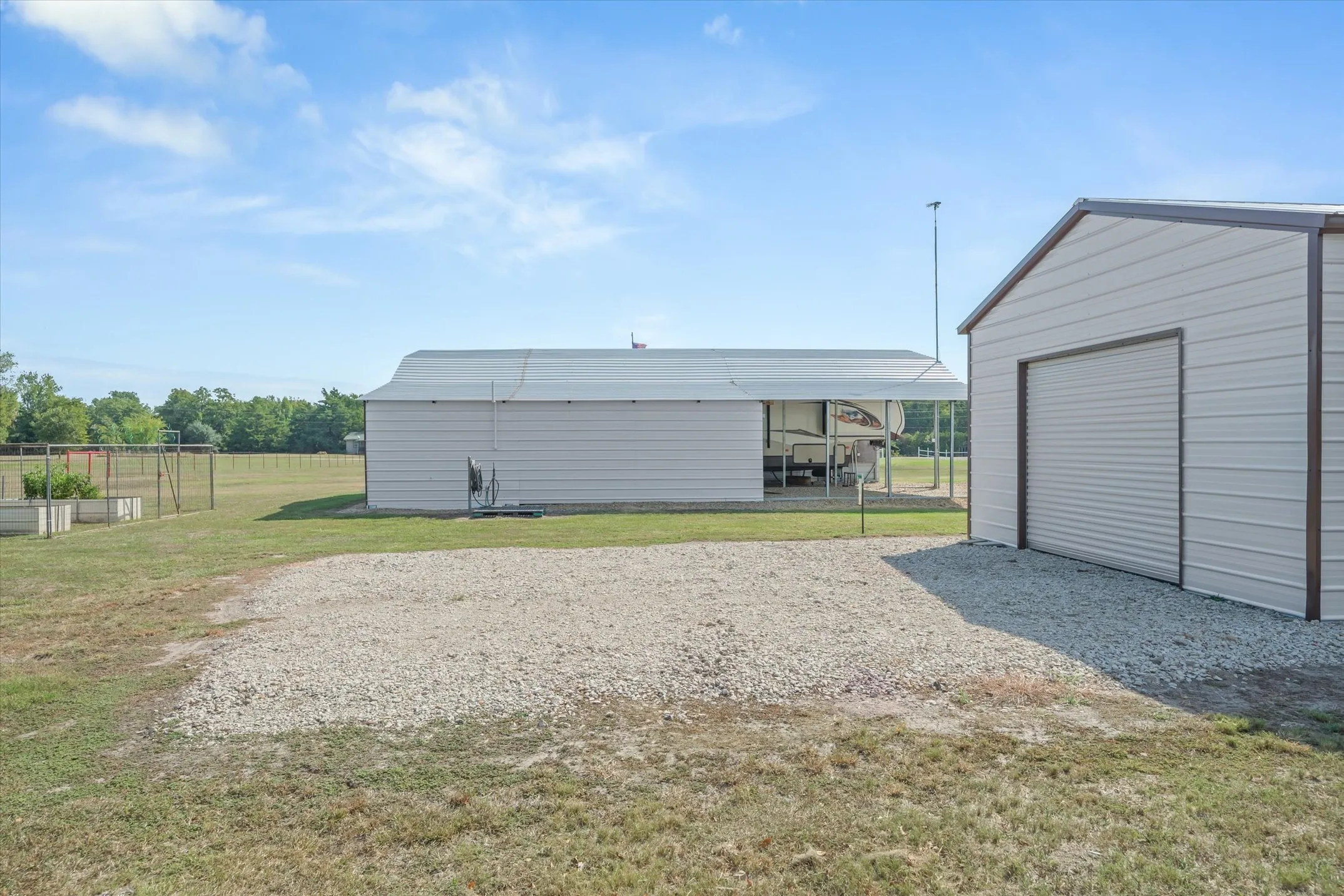 Single Family Residence For Sale in Van Zandt County , 189 VZ County Road 3727, Wills Point, Texas 75169, 1 Bedroom, 1 Bathroom, Garage spaces, 400 Sqft, built in 2023, mls#21393839, Real Estate Agent in Wills Point, Homes For Sale in Van Zandt county, Homes For Sale in Wills Point, Realtor in Wills Point Texas, Real Estate Brokerage Independent Realty Texas, Luminita Cordes Realtor