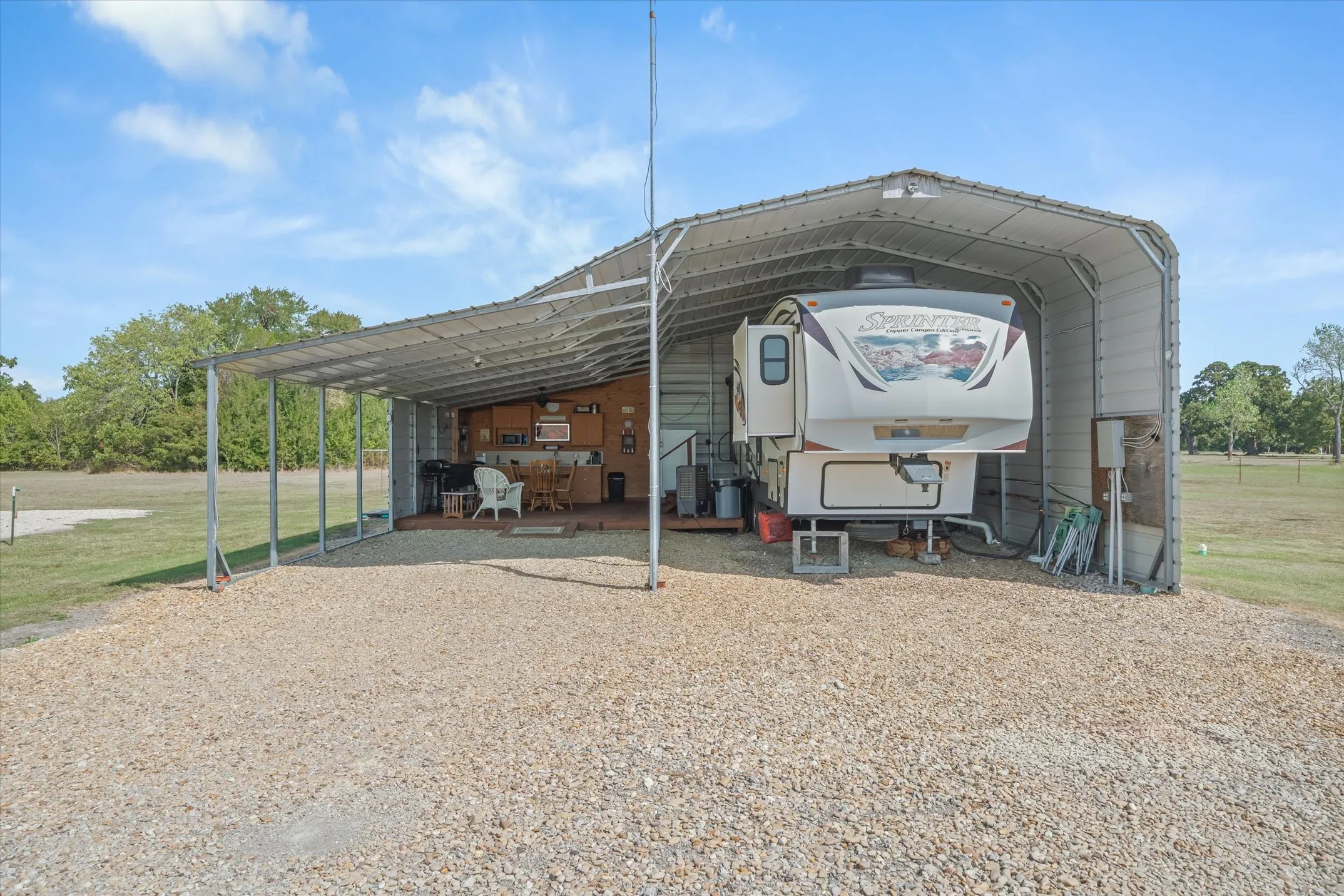 Single Family Residence For Sale in Van Zandt County , 189 VZ County Road 3727, Wills Point, Texas 75169, 1 Bedroom, 1 Bathroom, Garage spaces, 400 Sqft, built in 2023, mls#21393839, Real Estate Agent in Wills Point, Homes For Sale in Van Zandt county, Homes For Sale in Wills Point, Realtor in Wills Point Texas, Real Estate Brokerage Independent Realty Texas, Luminita Cordes Realtor