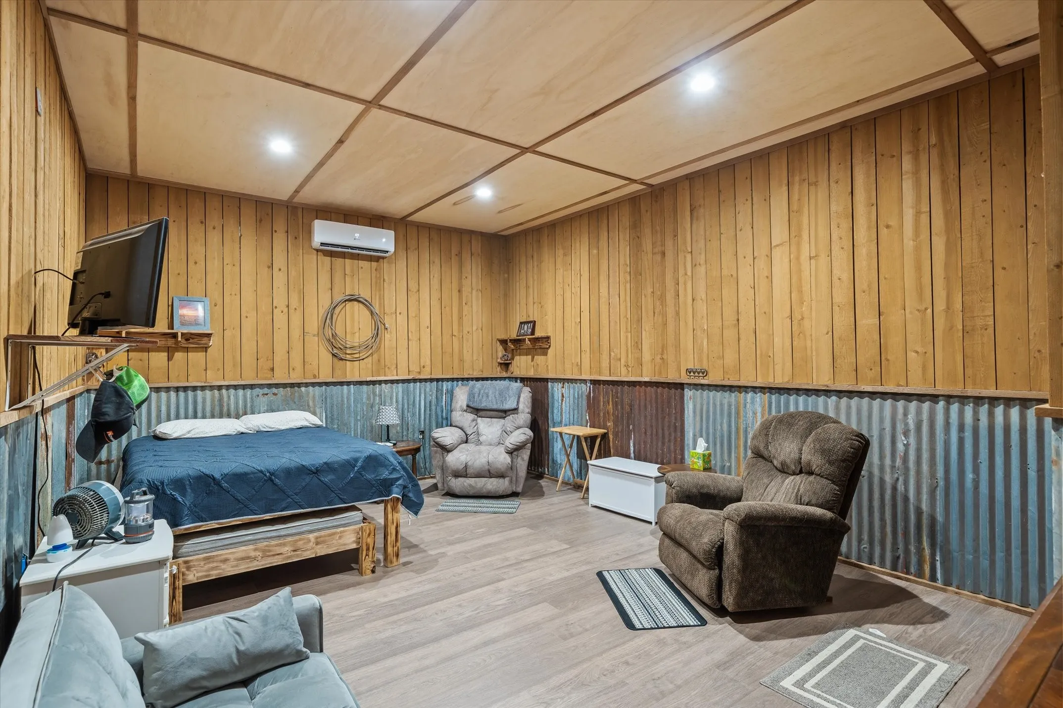 Single Family Residence For Sale in Van Zandt County , 189 VZ County Road 3727, Wills Point, Texas 75169, 1 Bedroom, 1 Bathroom, Garage spaces, 400 Sqft, built in 2023, mls#21393839, Real Estate Agent in Wills Point, Homes For Sale in Van Zandt county, Homes For Sale in Wills Point, Realtor in Wills Point Texas, Real Estate Brokerage Independent Realty Texas, Luminita Cordes Realtor