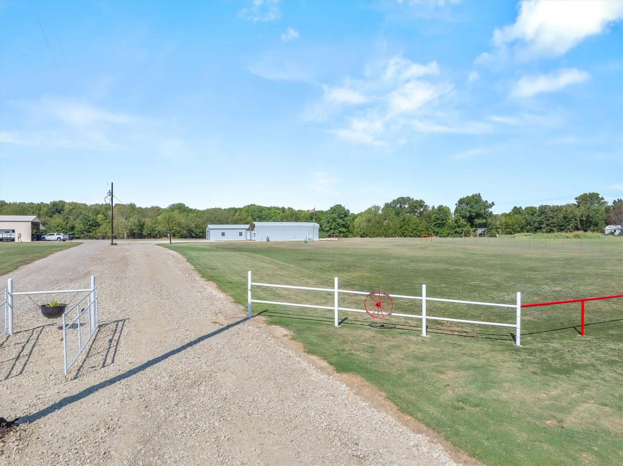 Single Family Residence For Sale in Van Zandt County , 189 VZ County Road 3727, Wills Point, Texas 75169, 1 Bedroom, 1 Bathroom, Garage spaces, 400 Sqft, built in 2023, mls#21393839, Real Estate Agent in Wills Point, Homes For Sale in Van Zandt county, Homes For Sale in Wills Point, Realtor in Wills Point Texas, Real Estate Brokerage Independent Realty Texas, Luminita Cordes Realtor