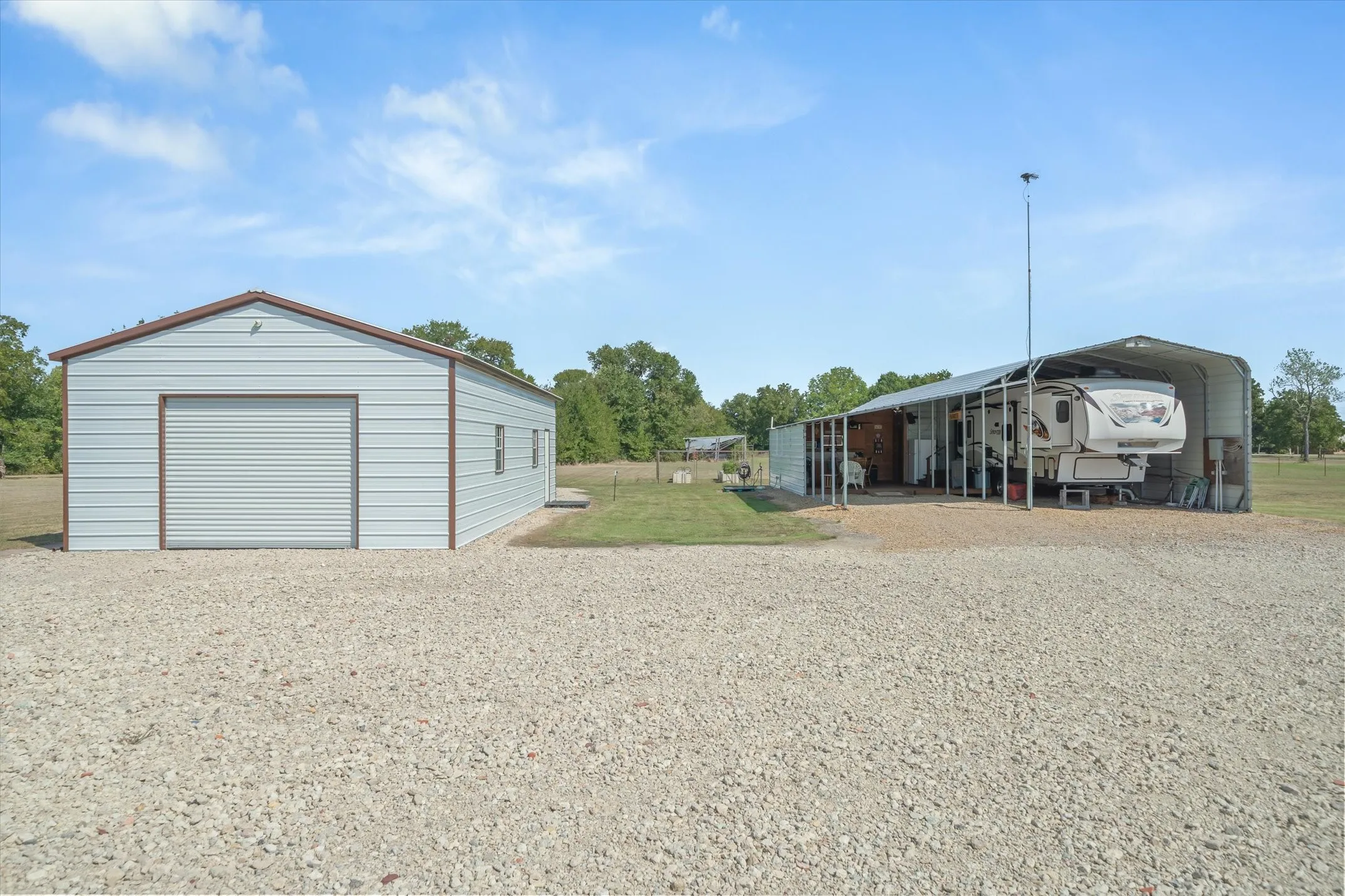 Single Family Residence For Sale in Van Zandt County , 189 VZ County Road 3727, Wills Point, Texas 75169, 1 Bedroom, 1 Bathroom, Garage spaces, 400 Sqft, built in 2023, mls#21393839, Real Estate Agent in Wills Point, Homes For Sale in Van Zandt county, Homes For Sale in Wills Point, Realtor in Wills Point Texas, Real Estate Brokerage Independent Realty Texas, Luminita Cordes Realtor