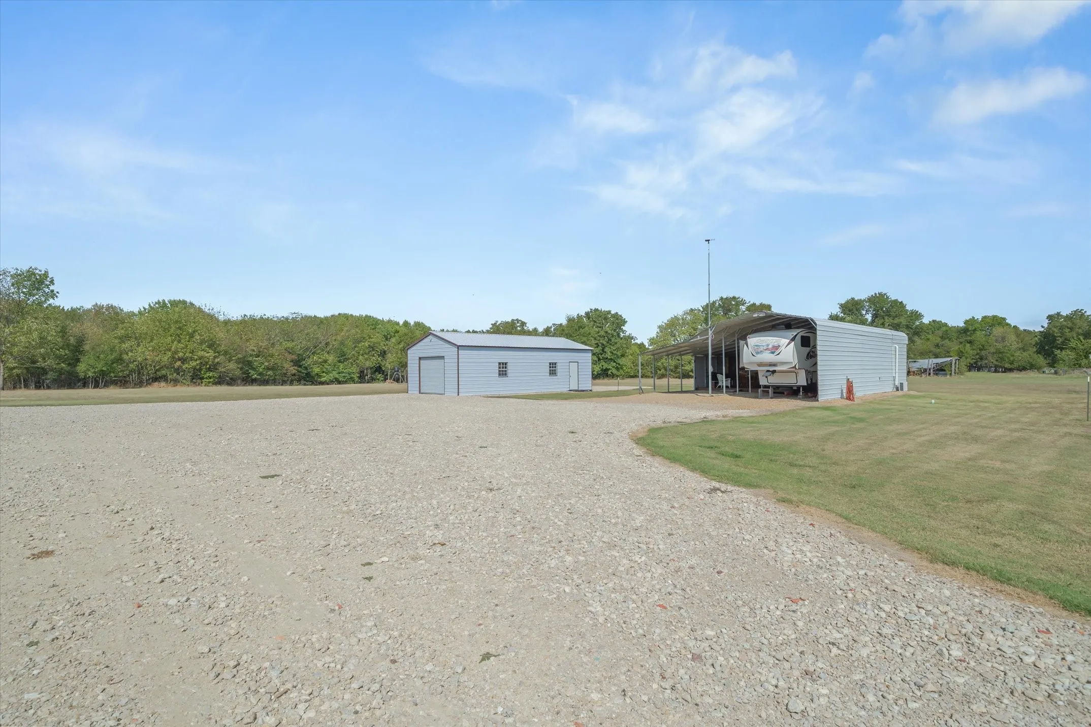 Single Family Residence For Sale in Van Zandt County , 189 VZ County Road 3727, Wills Point, Texas 75169, 1 Bedroom, 1 Bathroom, Garage spaces, 400 Sqft, built in 2023, mls#21393839, Real Estate Agent in Wills Point, Homes For Sale in Van Zandt county, Homes For Sale in Wills Point, Realtor in Wills Point Texas, Real Estate Brokerage Independent Realty Texas, Luminita Cordes Realtor