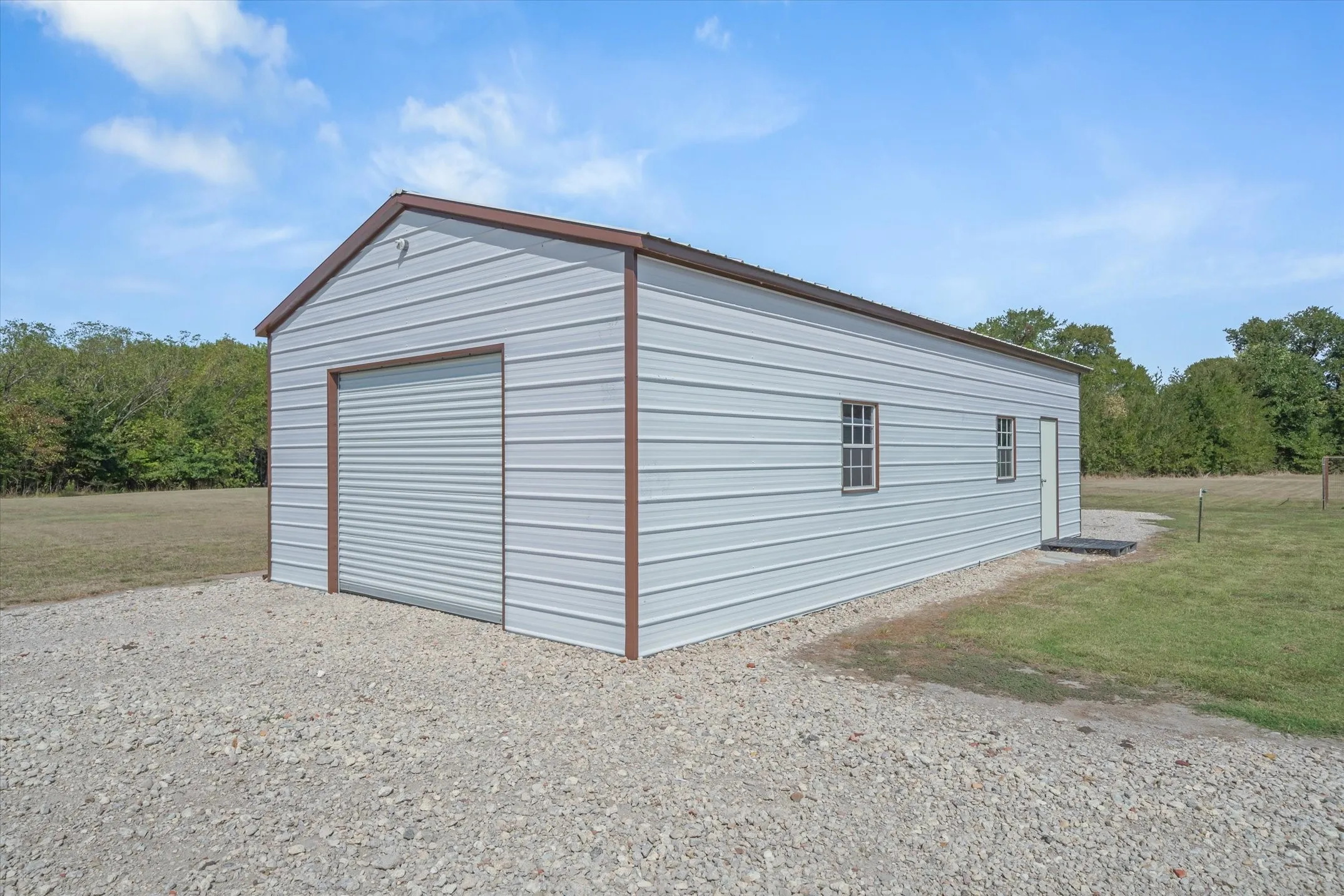 Single Family Residence For Sale in Van Zandt County , 189 VZ County Road 3727, Wills Point, Texas 75169, 1 Bedroom, 1 Bathroom, Garage spaces, 400 Sqft, built in 2023, mls#21393839, Real Estate Agent in Wills Point, Homes For Sale in Van Zandt county, Homes For Sale in Wills Point, Realtor in Wills Point Texas, Real Estate Brokerage Independent Realty Texas, Luminita Cordes Realtor
