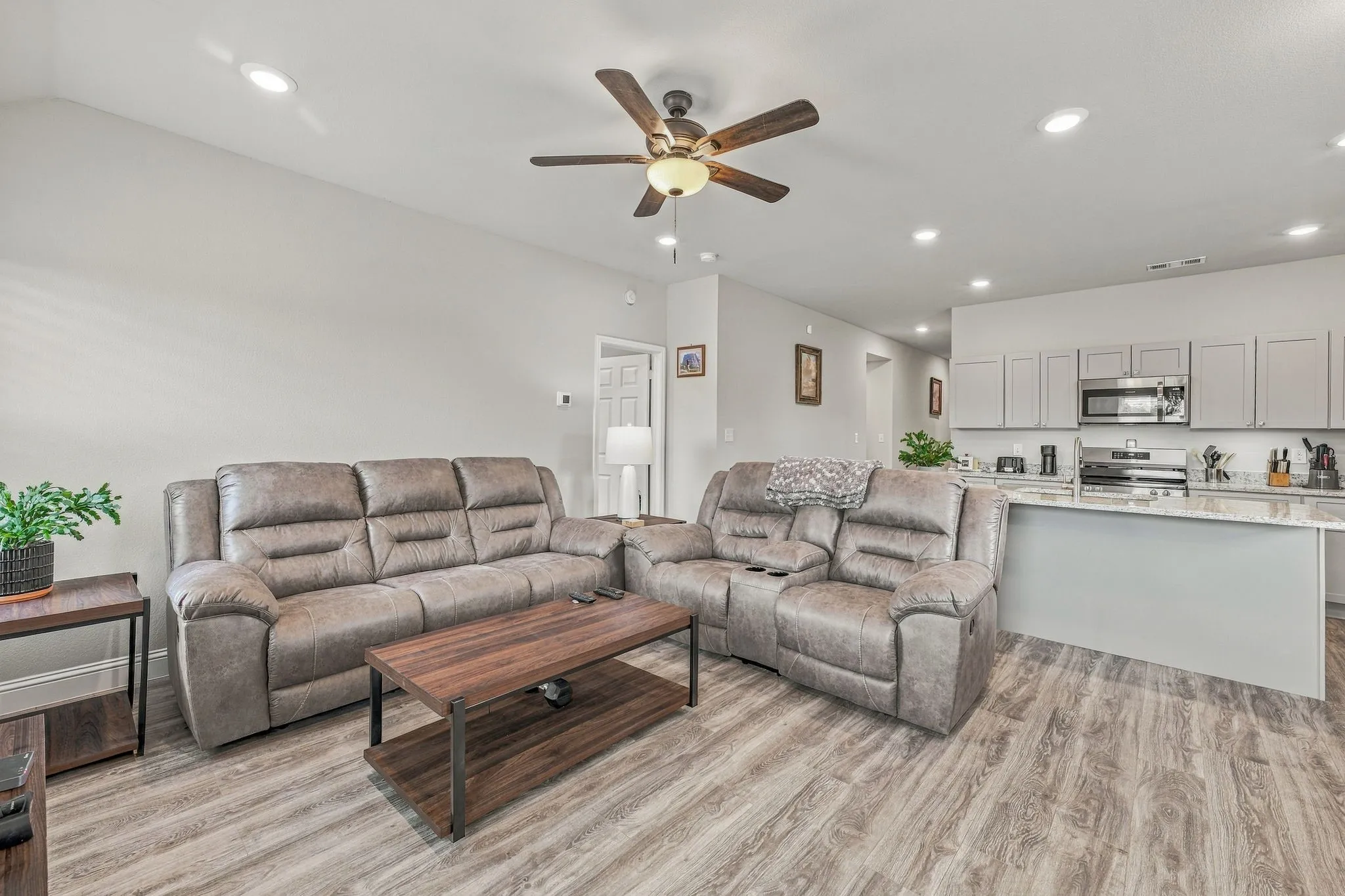 Single Family Residence For Sale in Young County , 1529 Jacqueline Lane, Graham, Texas 76450, 3 Bedroom, 2 Bathroom, 2 Garage spaces, 1,318 Sqft, built in 2024, mls#21403753, Real Estate Agent in Graham, Homes For Sale in Young county, Homes For Sale in Graham, Realtor in Graham Texas, Real Estate Brokerage Independent Realty Texas, Luminita Cordes Realtor
