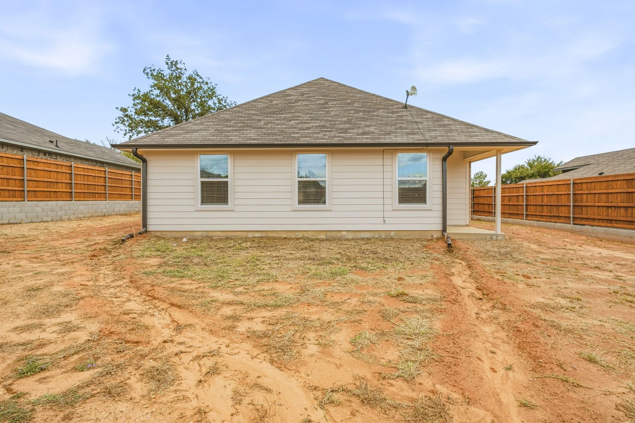 Single Family Residence For Sale in Young County , 1529 Jacqueline Lane, Graham, Texas 76450, 3 Bedroom, 2 Bathroom, 2 Garage spaces, 1,318 Sqft, built in 2024, mls#21403753, Real Estate Agent in Graham, Homes For Sale in Young county, Homes For Sale in Graham, Realtor in Graham Texas, Real Estate Brokerage Independent Realty Texas, Luminita Cordes Realtor