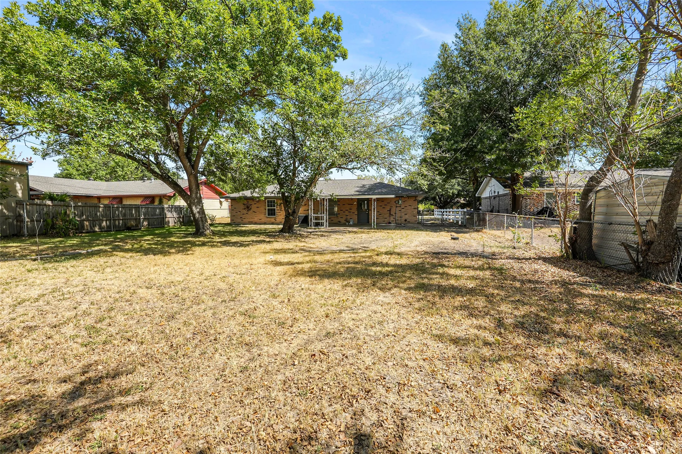 Single Family Residence For Sale in Navarro County , 3510 NORTHPARK DR., Corsicana, Texas 75110, 3 Bedroom, 2 Bathroom, Garage spaces, 1,581 Sqft, built in 1969, mls#21403752, Real Estate Agent in Corsicana, Homes For Sale in Navarro county, Homes For Sale in Corsicana, Realtor in Corsicana Texas, Real Estate Brokerage Independent Realty Texas, Luminita Cordes Realtor