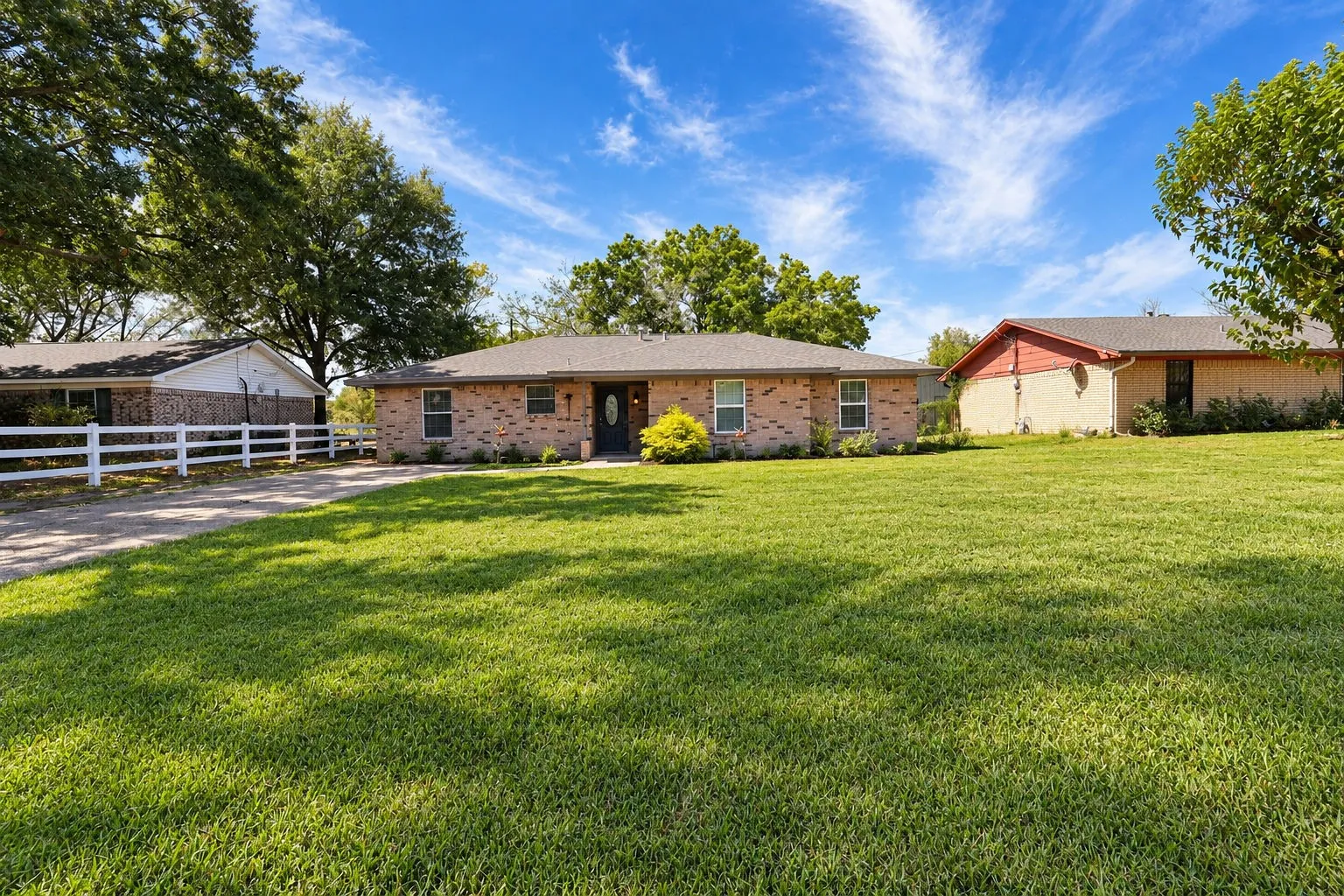 Single Family Residence For Sale in Navarro County , 3510 NORTHPARK DR., Corsicana, Texas 75110, 3 Bedroom, 2 Bathroom, Garage spaces, 1,581 Sqft, built in 1969, mls#21403752, Real Estate Agent in Corsicana, Homes For Sale in Navarro county, Homes For Sale in Corsicana, Realtor in Corsicana Texas, Real Estate Brokerage Independent Realty Texas, Luminita Cordes Realtor