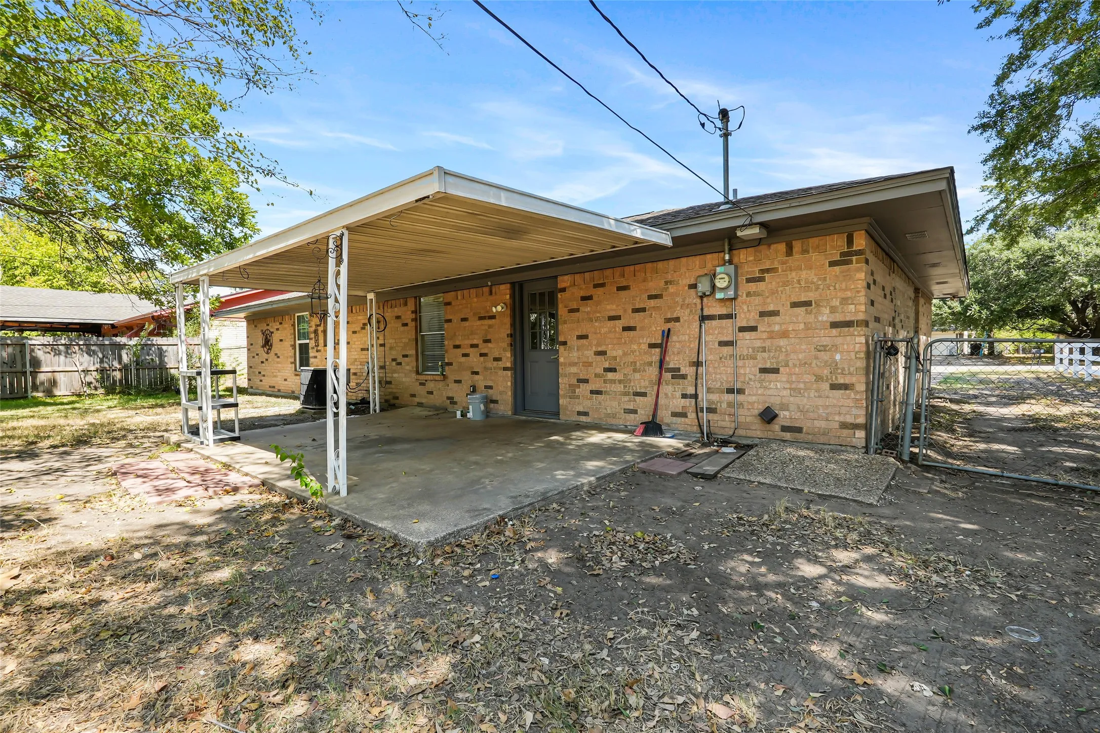 Single Family Residence For Sale in Navarro County , 3510 NORTHPARK DR., Corsicana, Texas 75110, 3 Bedroom, 2 Bathroom, Garage spaces, 1,581 Sqft, built in 1969, mls#21403752, Real Estate Agent in Corsicana, Homes For Sale in Navarro county, Homes For Sale in Corsicana, Realtor in Corsicana Texas, Real Estate Brokerage Independent Realty Texas, Luminita Cordes Realtor