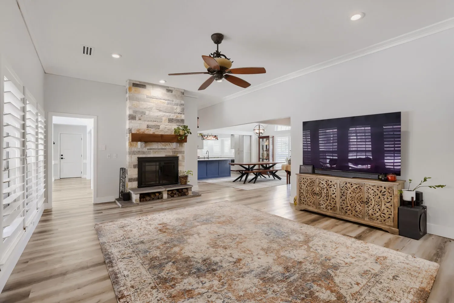 Single Family Residence For Sale in Ellis County , 617 Buckboard Street, Ovilla, Texas 75154, 4 Bedroom, 3 Bathroom, 2 Garage spaces, 2,488 Sqft, built in 1984, mls#21380686, Real Estate Agent in Ovilla, Homes For Sale in Ellis county, Homes For Sale in Ovilla, Realtor in Ovilla Texas, Real Estate Brokerage Independent Realty Texas, Luminita Cordes Realtor