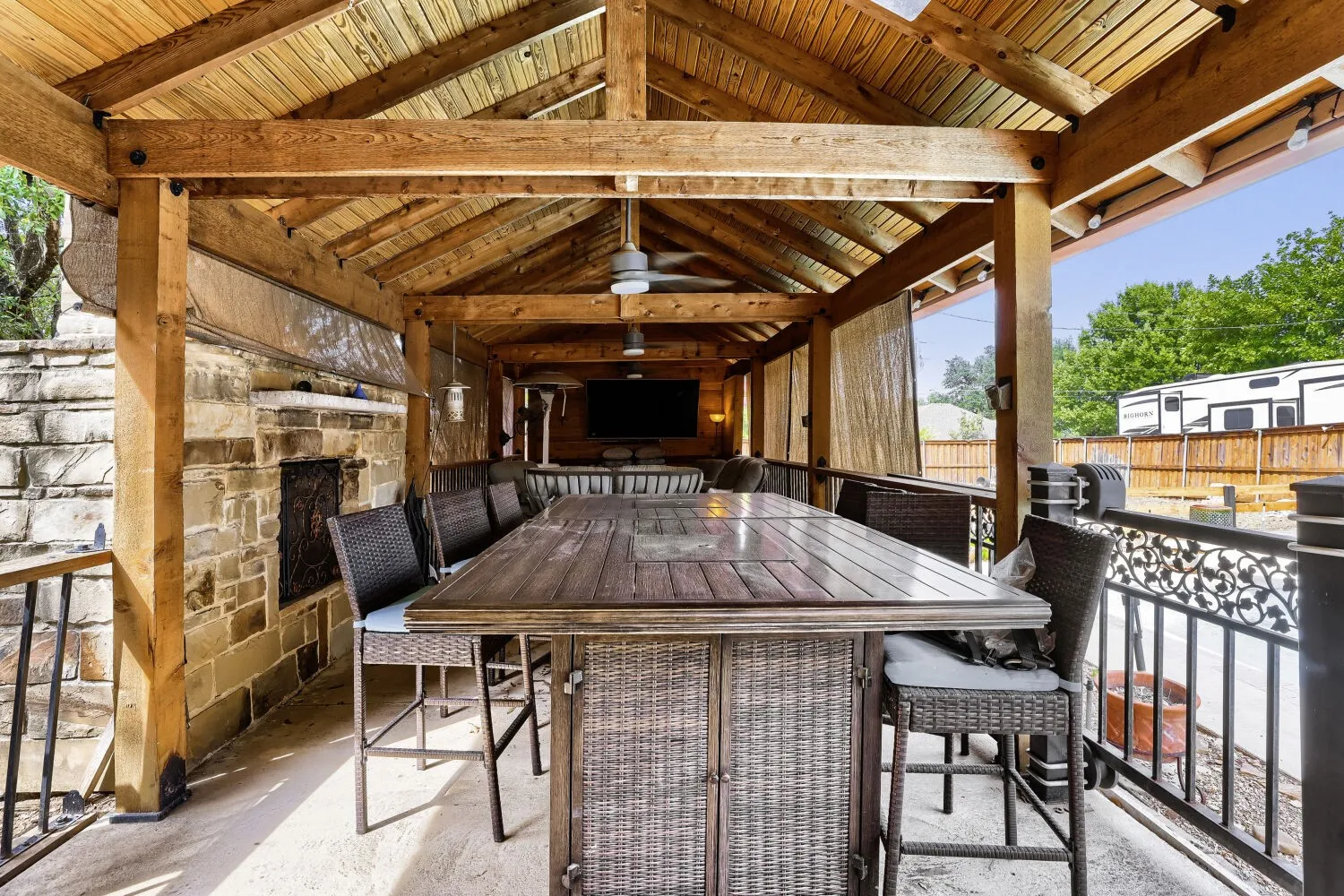 Single Family Residence For Sale in Ellis County , 617 Buckboard Street, Ovilla, Texas 75154, 4 Bedroom, 3 Bathroom, 2 Garage spaces, 2,488 Sqft, built in 1984, mls#21380686, Real Estate Agent in Ovilla, Homes For Sale in Ellis county, Homes For Sale in Ovilla, Realtor in Ovilla Texas, Real Estate Brokerage Independent Realty Texas, Luminita Cordes Realtor