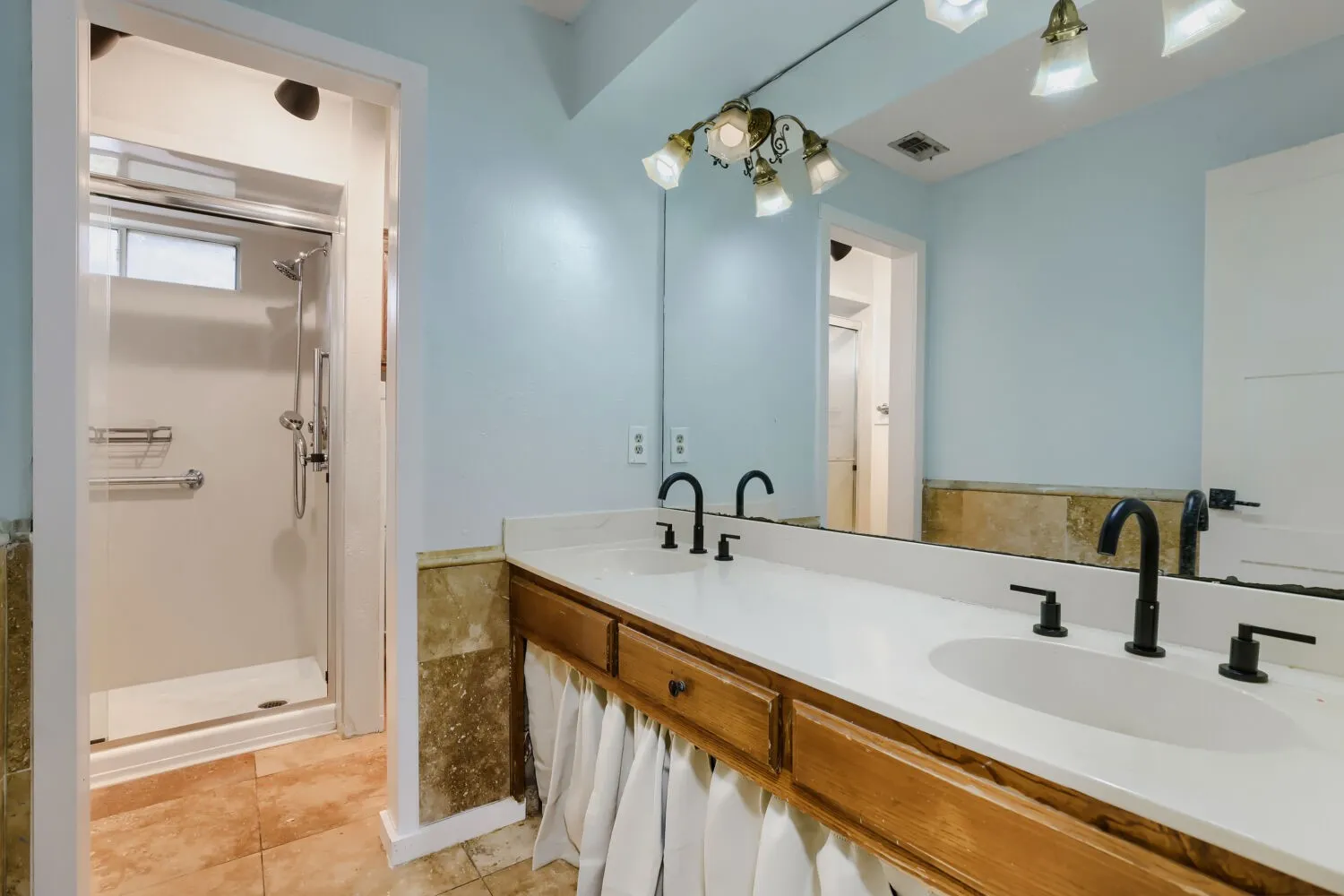 Single Family Residence For Sale in Ellis County , 617 Buckboard Street, Ovilla, Texas 75154, 4 Bedroom, 3 Bathroom, 2 Garage spaces, 2,488 Sqft, built in 1984, mls#21380686, Real Estate Agent in Ovilla, Homes For Sale in Ellis county, Homes For Sale in Ovilla, Realtor in Ovilla Texas, Real Estate Brokerage Independent Realty Texas, Luminita Cordes Realtor