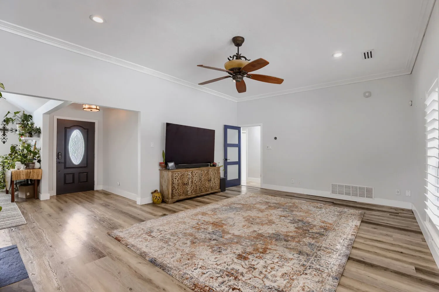 Single Family Residence For Sale in Ellis County , 617 Buckboard Street, Ovilla, Texas 75154, 4 Bedroom, 3 Bathroom, 2 Garage spaces, 2,488 Sqft, built in 1984, mls#21380686, Real Estate Agent in Ovilla, Homes For Sale in Ellis county, Homes For Sale in Ovilla, Realtor in Ovilla Texas, Real Estate Brokerage Independent Realty Texas, Luminita Cordes Realtor