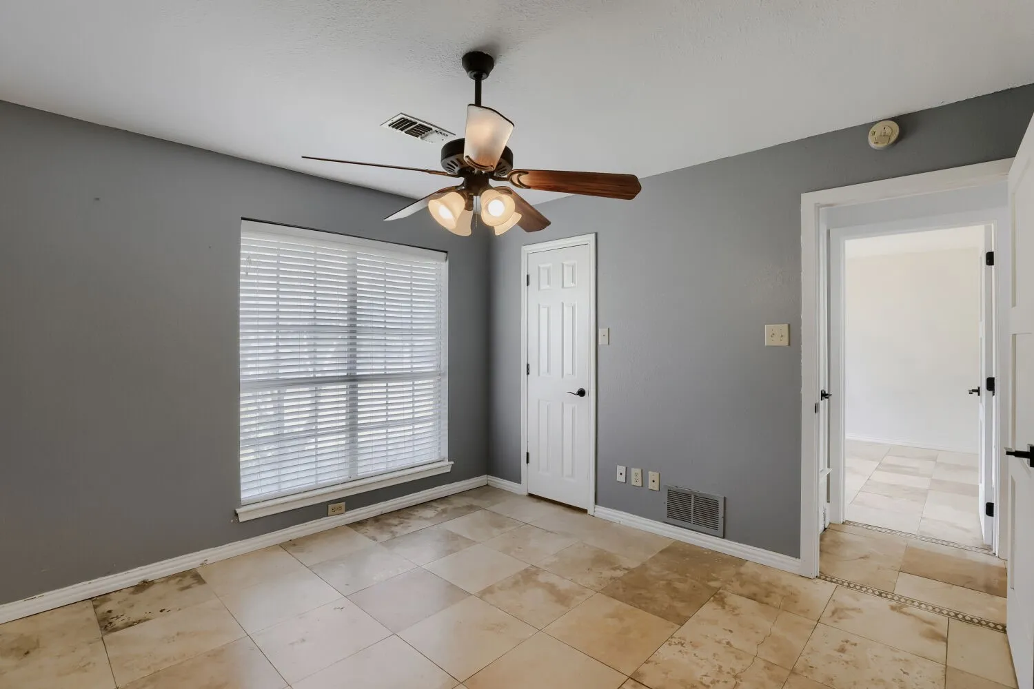 Single Family Residence For Sale in Ellis County , 617 Buckboard Street, Ovilla, Texas 75154, 4 Bedroom, 3 Bathroom, 2 Garage spaces, 2,488 Sqft, built in 1984, mls#21380686, Real Estate Agent in Ovilla, Homes For Sale in Ellis county, Homes For Sale in Ovilla, Realtor in Ovilla Texas, Real Estate Brokerage Independent Realty Texas, Luminita Cordes Realtor