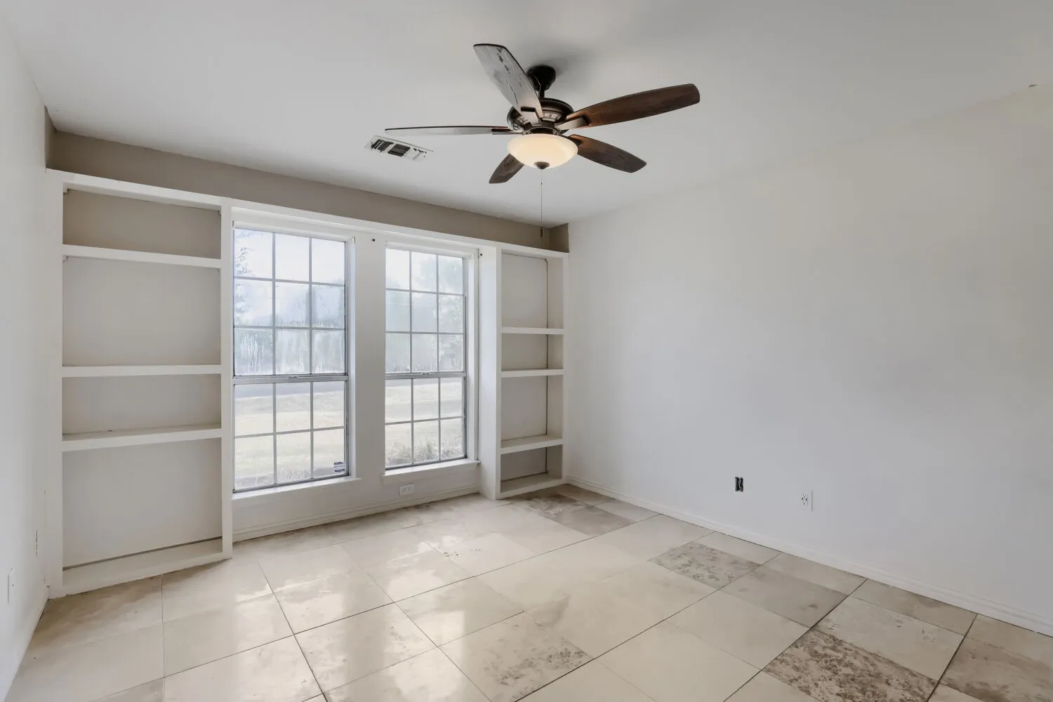 Single Family Residence For Sale in Ellis County , 617 Buckboard Street, Ovilla, Texas 75154, 4 Bedroom, 3 Bathroom, 2 Garage spaces, 2,488 Sqft, built in 1984, mls#21380686, Real Estate Agent in Ovilla, Homes For Sale in Ellis county, Homes For Sale in Ovilla, Realtor in Ovilla Texas, Real Estate Brokerage Independent Realty Texas, Luminita Cordes Realtor