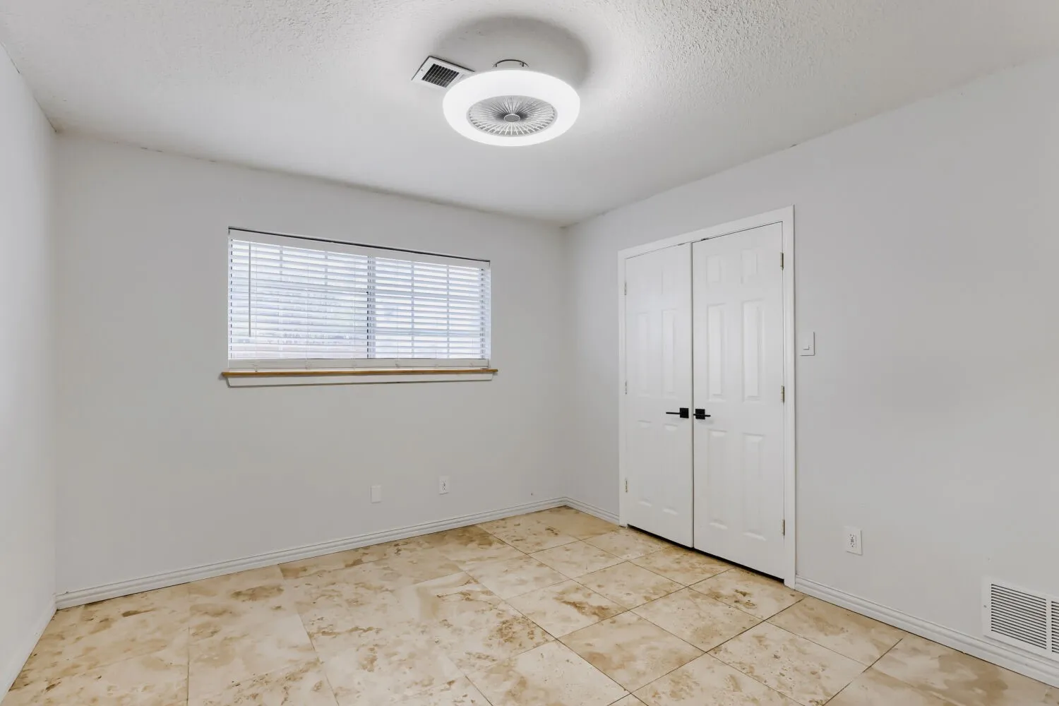 Single Family Residence For Sale in Ellis County , 617 Buckboard Street, Ovilla, Texas 75154, 4 Bedroom, 3 Bathroom, 2 Garage spaces, 2,488 Sqft, built in 1984, mls#21380686, Real Estate Agent in Ovilla, Homes For Sale in Ellis county, Homes For Sale in Ovilla, Realtor in Ovilla Texas, Real Estate Brokerage Independent Realty Texas, Luminita Cordes Realtor