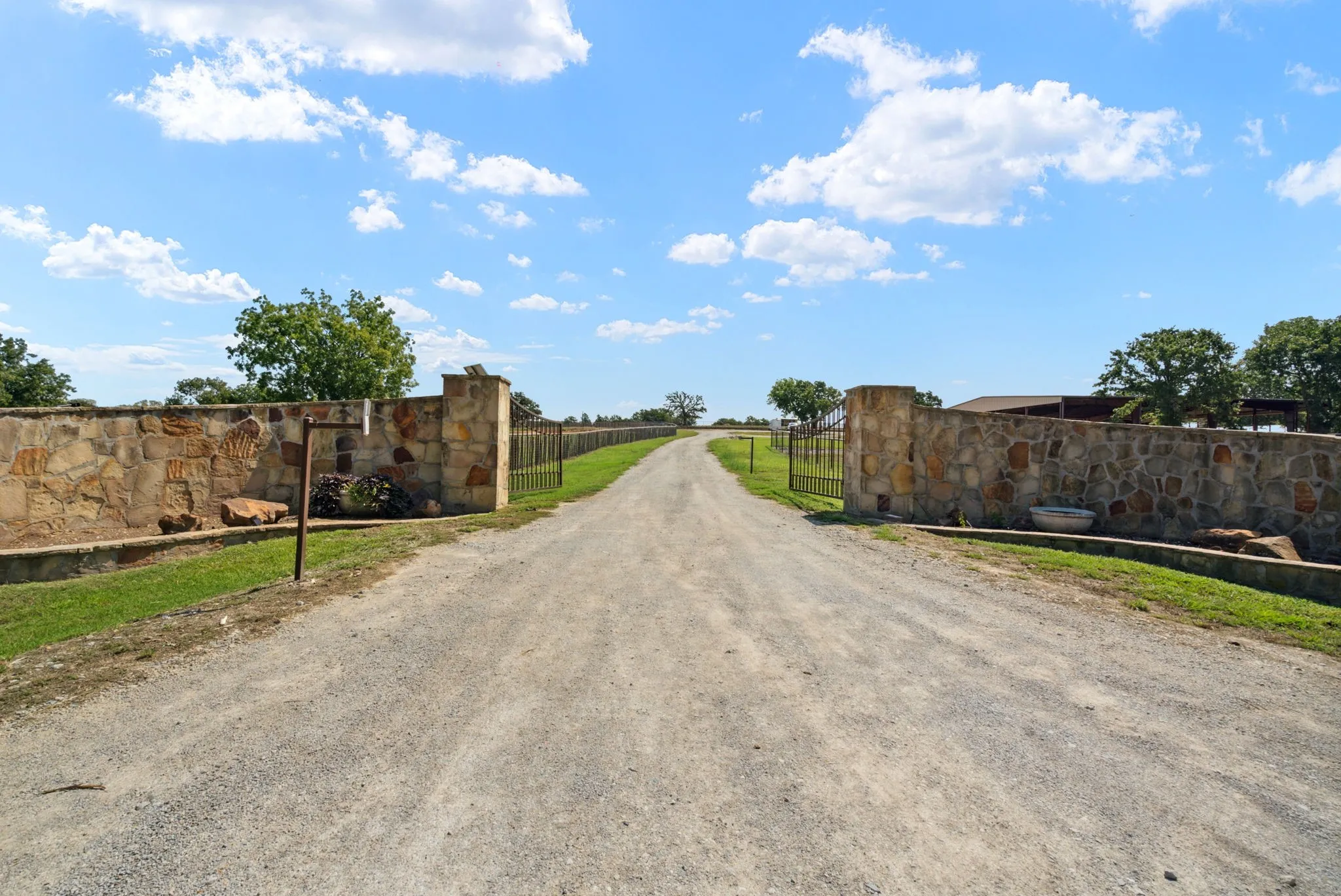 Farm For Sale in Parker County , 2710 Advance Road, Weatherford, Texas 76088, 3 Bedroom, 4 Bathroom, Garage spaces, 3,696 Sqft, built in 1987, mls#21403755, Real Estate Agent in Weatherford, Homes For Sale in Parker county, Homes For Sale in Weatherford, Realtor in Weatherford Texas, Real Estate Brokerage Independent Realty Texas, Luminita Cordes Realtor