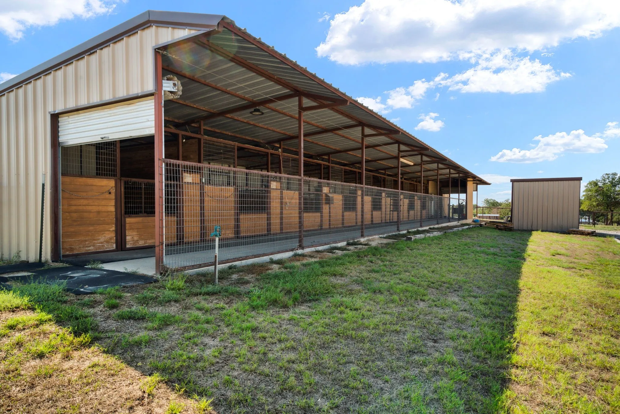 Farm For Sale in Parker County , 2710 Advance Road, Weatherford, Texas 76088, 3 Bedroom, 4 Bathroom, Garage spaces, 3,696 Sqft, built in 1987, mls#21403755, Real Estate Agent in Weatherford, Homes For Sale in Parker county, Homes For Sale in Weatherford, Realtor in Weatherford Texas, Real Estate Brokerage Independent Realty Texas, Luminita Cordes Realtor