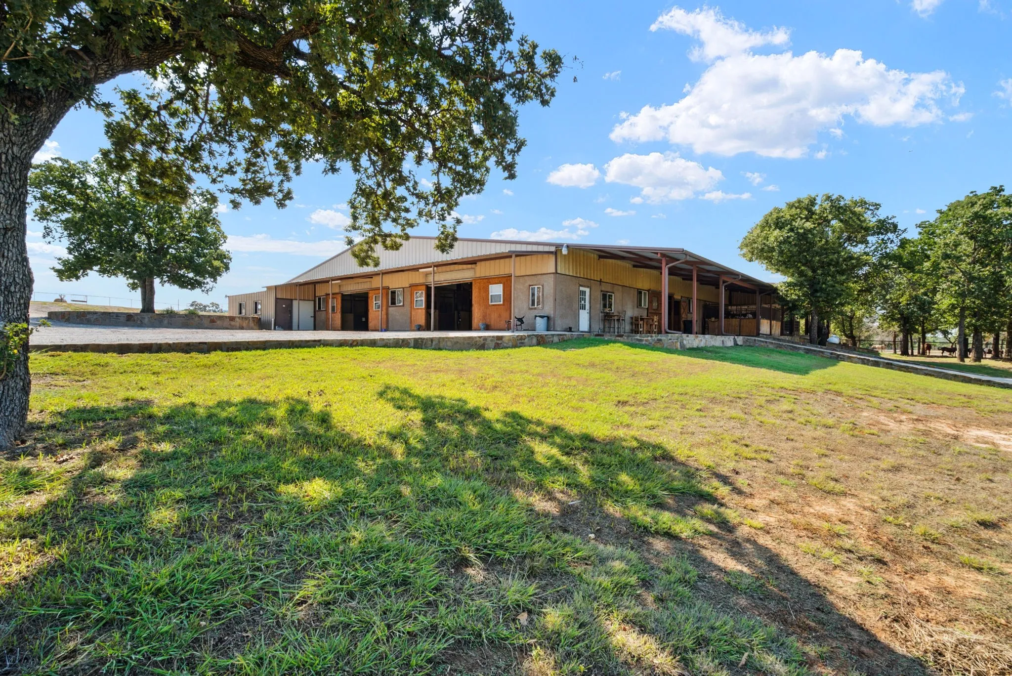 Farm For Sale in Parker County , 2710 Advance Road, Weatherford, Texas 76088, 3 Bedroom, 4 Bathroom, Garage spaces, 3,696 Sqft, built in 1987, mls#21403755, Real Estate Agent in Weatherford, Homes For Sale in Parker county, Homes For Sale in Weatherford, Realtor in Weatherford Texas, Real Estate Brokerage Independent Realty Texas, Luminita Cordes Realtor