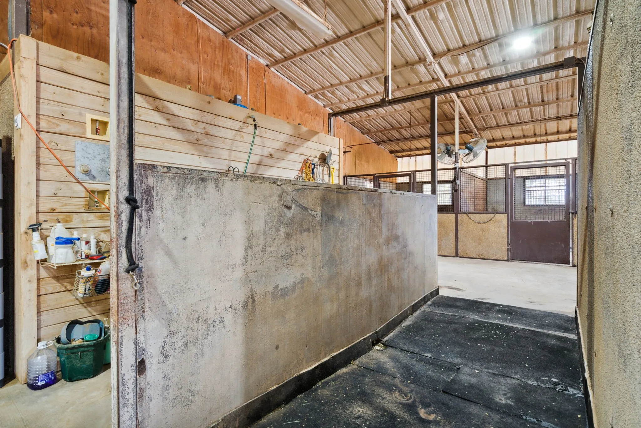 Farm For Sale in Parker County , 2710 Advance Road, Weatherford, Texas 76088, 3 Bedroom, 4 Bathroom, Garage spaces, 3,696 Sqft, built in 1987, mls#21403755, Real Estate Agent in Weatherford, Homes For Sale in Parker county, Homes For Sale in Weatherford, Realtor in Weatherford Texas, Real Estate Brokerage Independent Realty Texas, Luminita Cordes Realtor