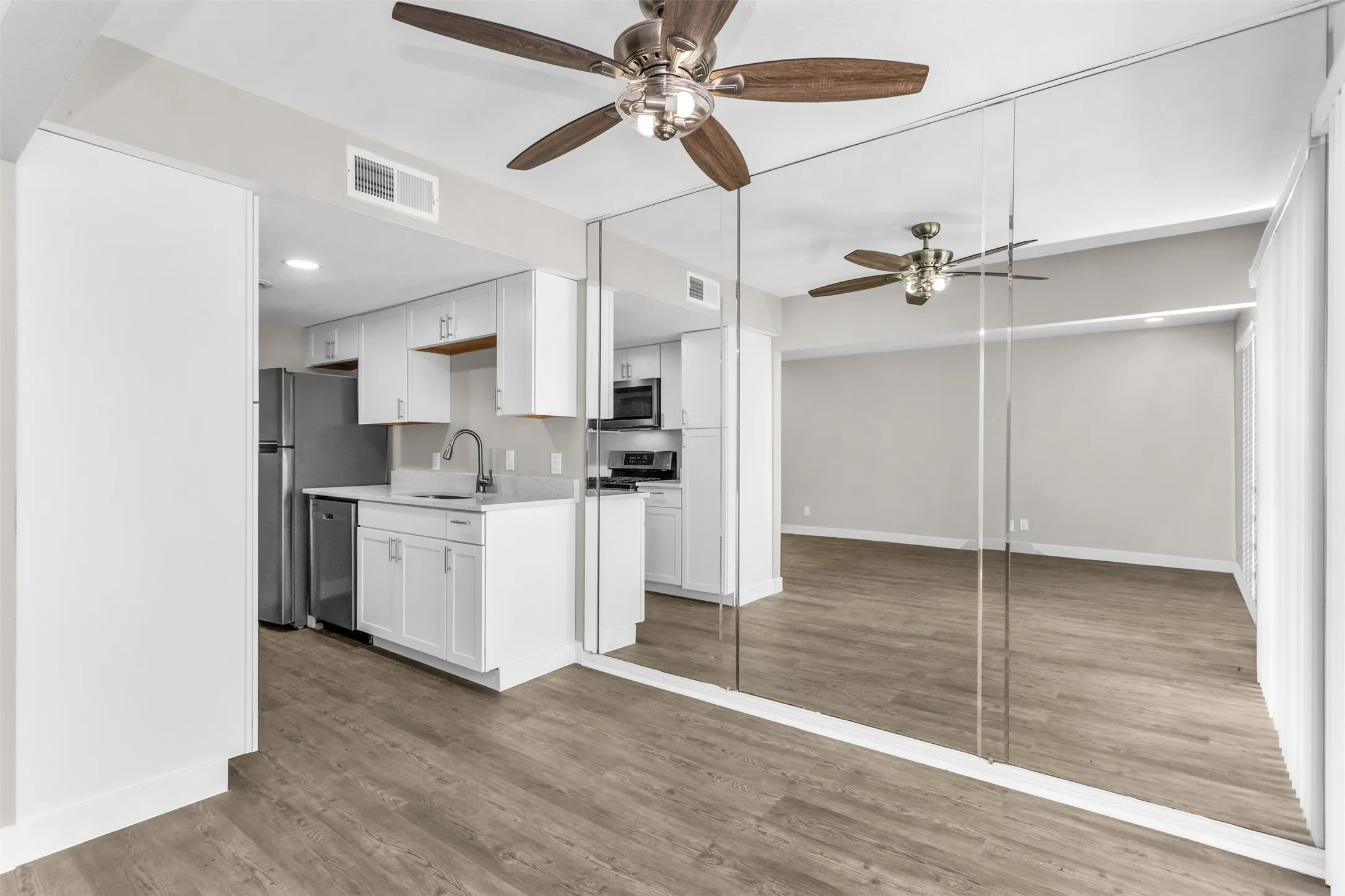 Condominium For Rent in Dallas County , 15919 Stillwood Street 2088, Dallas, Texas 75248, 1 Bedroom, 1 Bathroom, Garage spaces, 658 Sqft, built in 1968, mls#21403004, Real Estate Agent in Dallas, Homes For Rent in Dallas county, Homes For Rent in Dallas, Realtor in Dallas Texas, Real Estate Brokerage Independent Realty Texas, Luminita Cordes Realtor