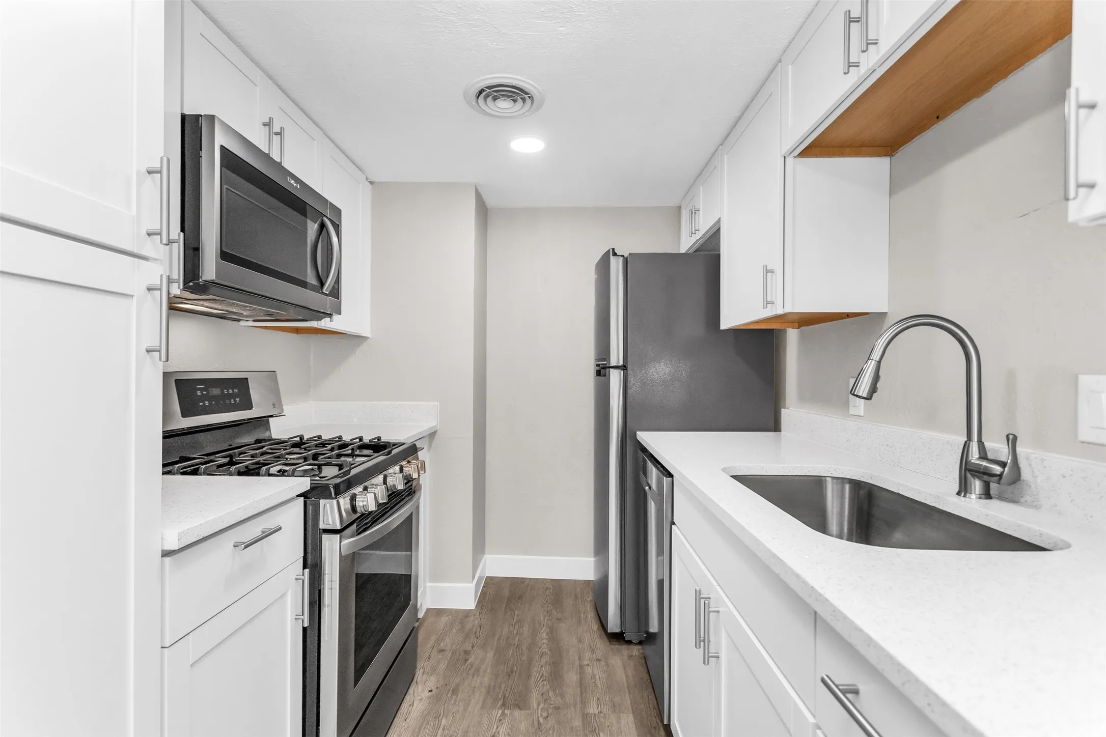Condominium For Rent in Dallas County , 15919 Stillwood Street 2088, Dallas, Texas 75248, 1 Bedroom, 1 Bathroom, Garage spaces, 658 Sqft, built in 1968, mls#21403004, Real Estate Agent in Dallas, Homes For Rent in Dallas county, Homes For Rent in Dallas, Realtor in Dallas Texas, Real Estate Brokerage Independent Realty Texas, Luminita Cordes Realtor