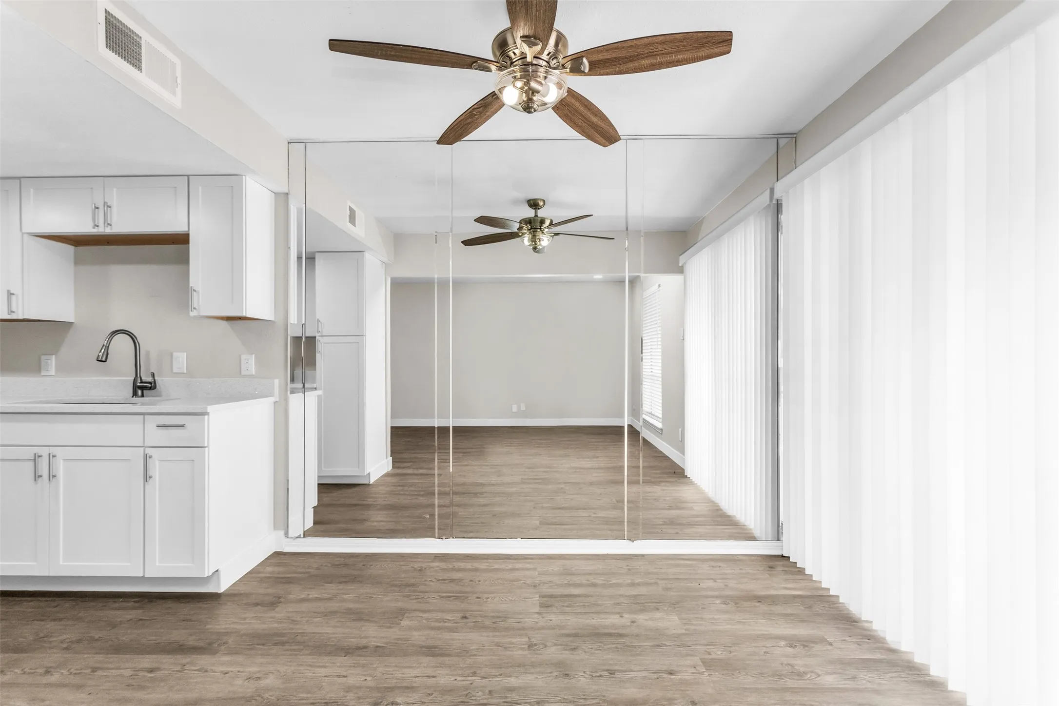 Condominium For Rent in Dallas County , 15919 Stillwood Street 2088, Dallas, Texas 75248, 1 Bedroom, 1 Bathroom, Garage spaces, 658 Sqft, built in 1968, mls#21403004, Real Estate Agent in Dallas, Homes For Rent in Dallas county, Homes For Rent in Dallas, Realtor in Dallas Texas, Real Estate Brokerage Independent Realty Texas, Luminita Cordes Realtor