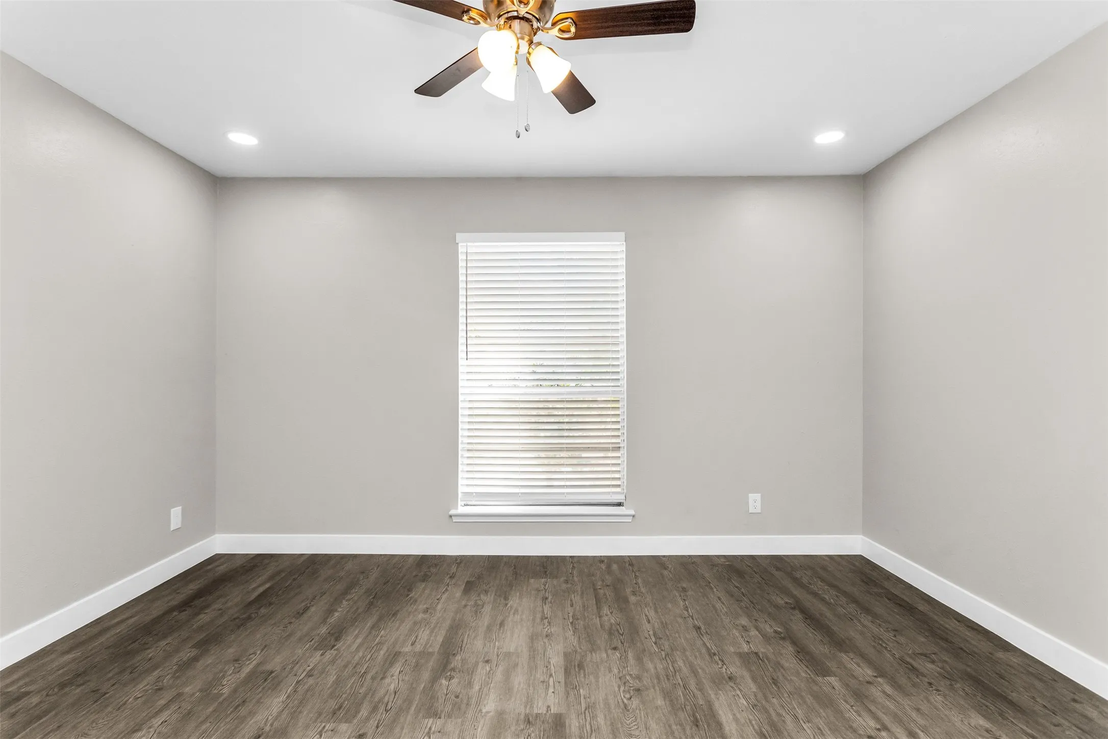 Condominium For Rent in Dallas County , 15919 Stillwood Street 2088, Dallas, Texas 75248, 1 Bedroom, 1 Bathroom, Garage spaces, 658 Sqft, built in 1968, mls#21403004, Real Estate Agent in Dallas, Homes For Rent in Dallas county, Homes For Rent in Dallas, Realtor in Dallas Texas, Real Estate Brokerage Independent Realty Texas, Luminita Cordes Realtor