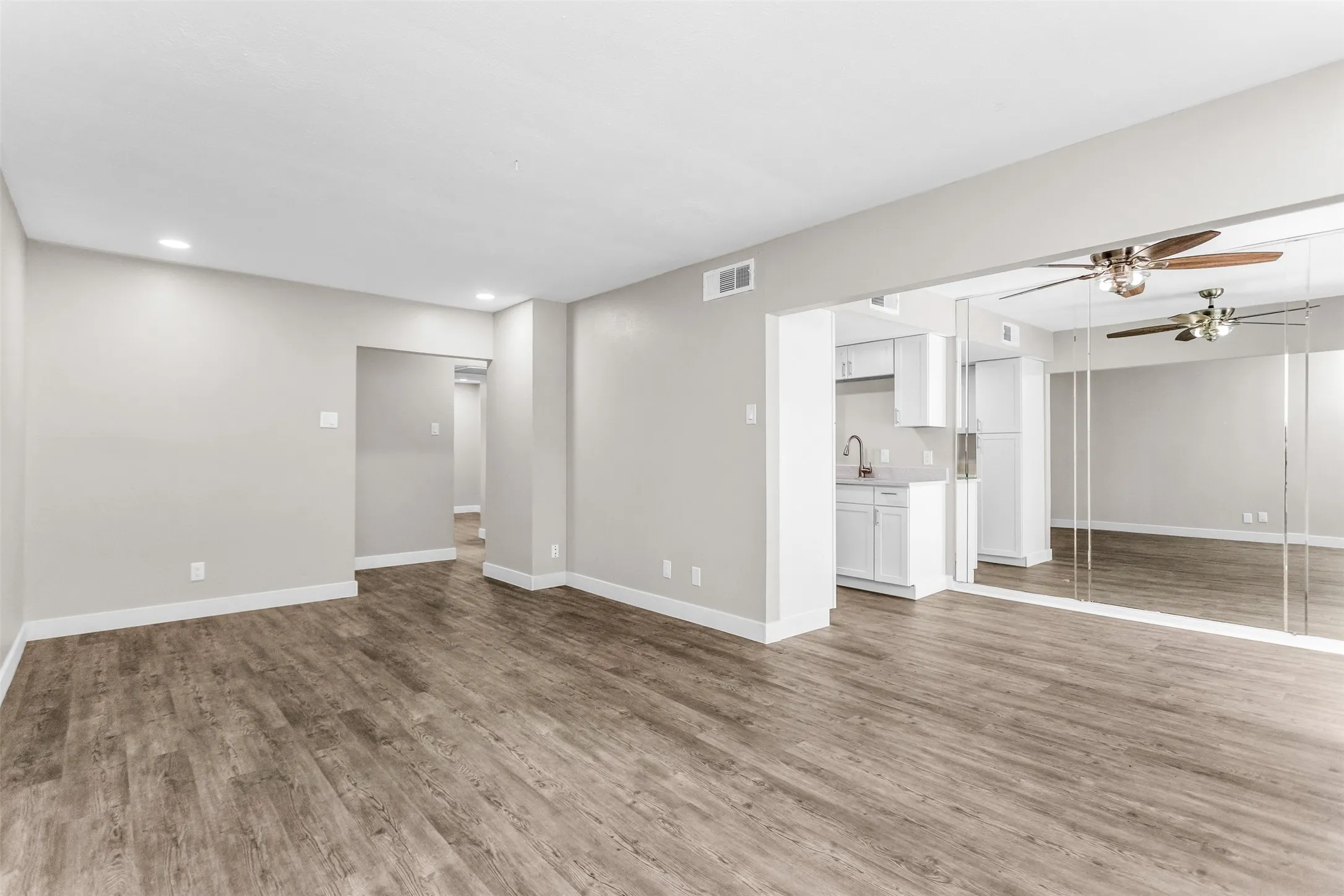 Condominium For Rent in Dallas County , 15919 Stillwood Street 2088, Dallas, Texas 75248, 1 Bedroom, 1 Bathroom, Garage spaces, 658 Sqft, built in 1968, mls#21403004, Real Estate Agent in Dallas, Homes For Rent in Dallas county, Homes For Rent in Dallas, Realtor in Dallas Texas, Real Estate Brokerage Independent Realty Texas, Luminita Cordes Realtor
