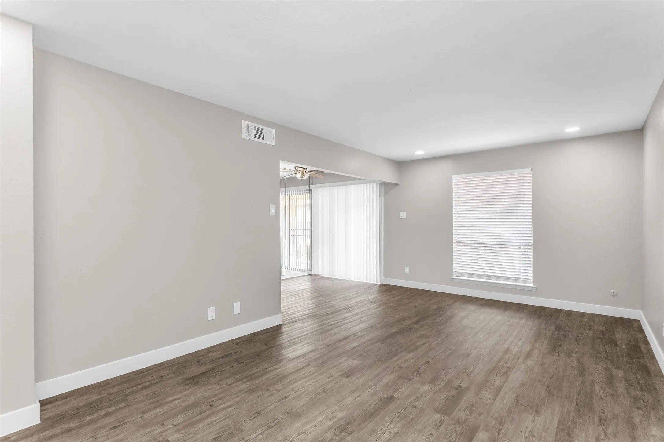 Condominium For Rent in Dallas County , 15919 Stillwood Street 2088, Dallas, Texas 75248, 1 Bedroom, 1 Bathroom, Garage spaces, 658 Sqft, built in 1968, mls#21403004, Real Estate Agent in Dallas, Homes For Rent in Dallas county, Homes For Rent in Dallas, Realtor in Dallas Texas, Real Estate Brokerage Independent Realty Texas, Luminita Cordes Realtor