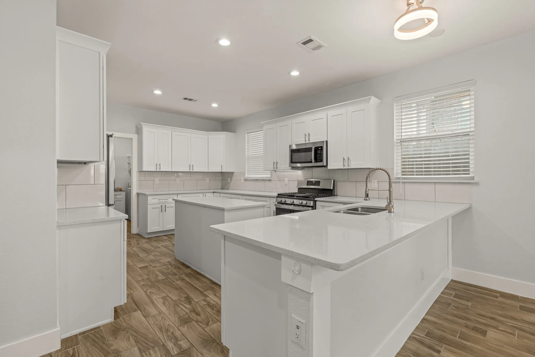 Single Family Residence For Sale in Tarrant County , 3807 Winding Road, Arlington, Texas 76016, 4 Bedroom, 3 Bathroom, 2 Garage spaces, 2,075 Sqft, built in 2020, mls#21402523, Real Estate Agent in Arlington, Homes For Sale in Tarrant county, Homes For Sale in Arlington, Realtor in Arlington Texas, Real Estate Brokerage Independent Realty Texas, Luminita Cordes Realtor