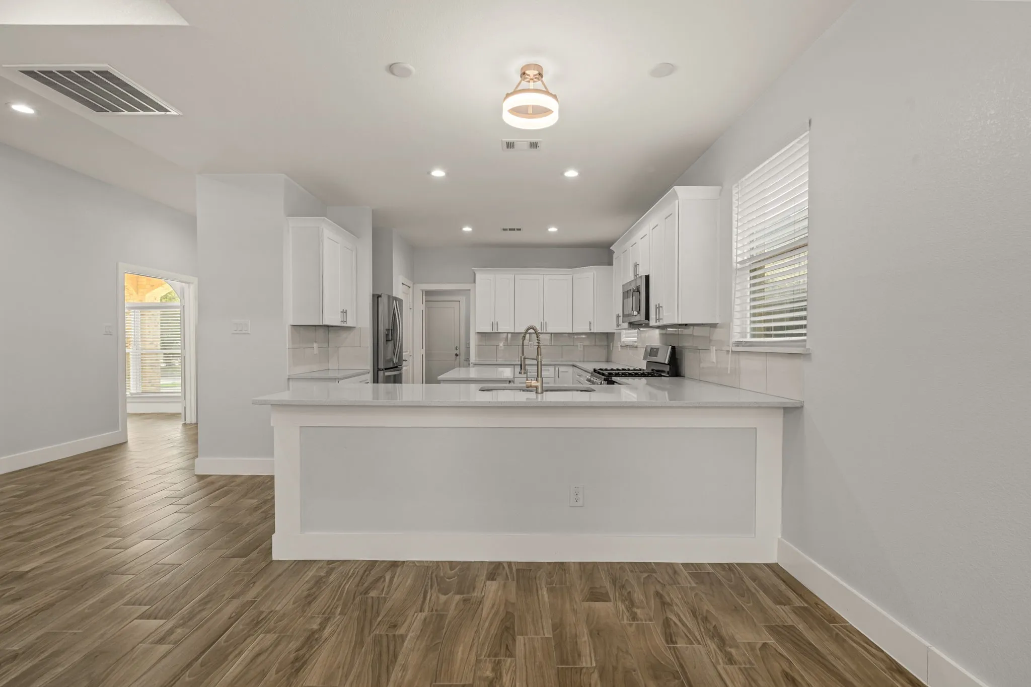 Single Family Residence For Sale in Tarrant County , 3807 Winding Road, Arlington, Texas 76016, 4 Bedroom, 3 Bathroom, 2 Garage spaces, 2,075 Sqft, built in 2020, mls#21402523, Real Estate Agent in Arlington, Homes For Sale in Tarrant county, Homes For Sale in Arlington, Realtor in Arlington Texas, Real Estate Brokerage Independent Realty Texas, Luminita Cordes Realtor