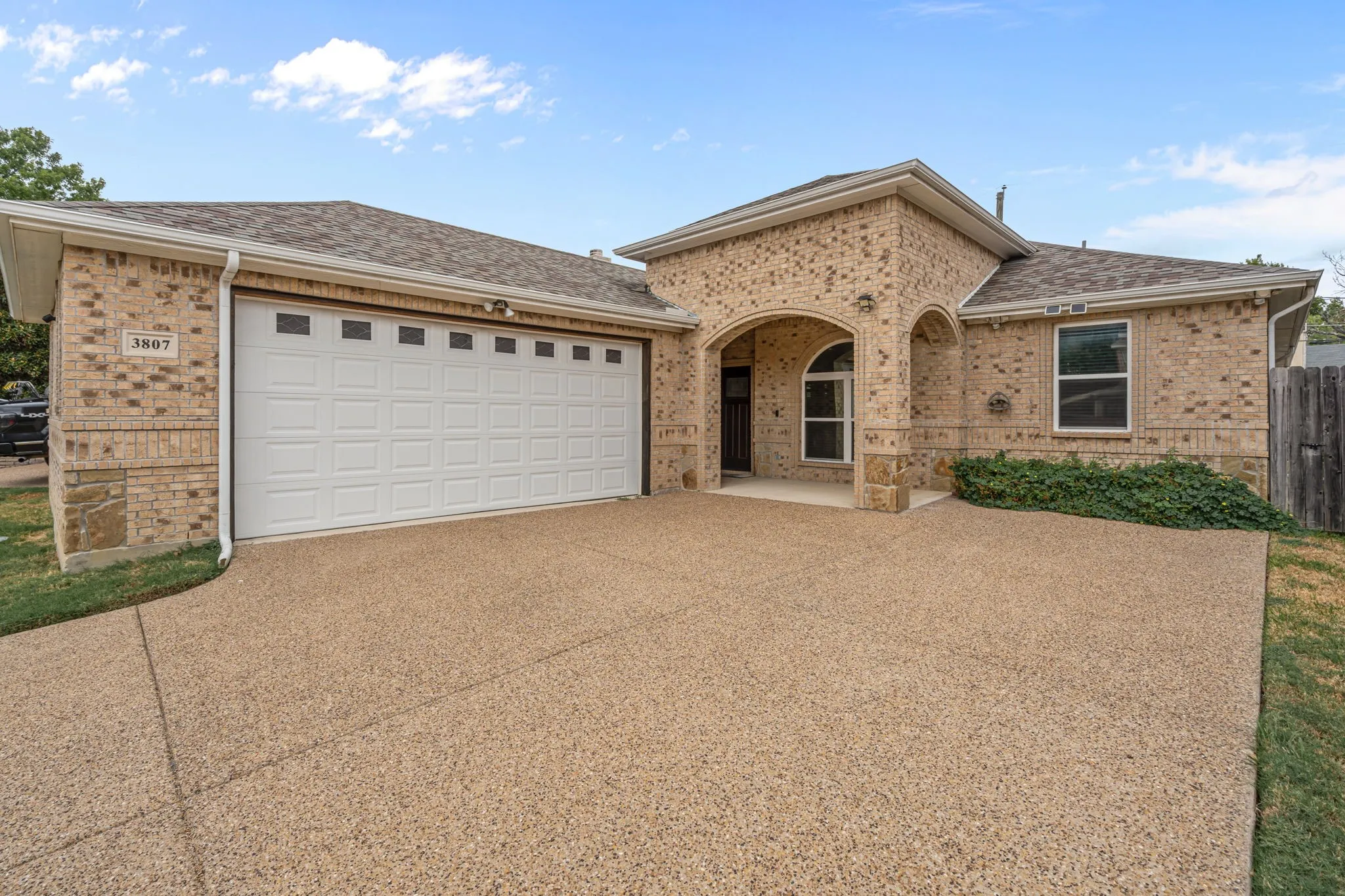 Single Family Residence For Sale in Tarrant County , 3807 Winding Road, Arlington, Texas 76016, 4 Bedroom, 3 Bathroom, 2 Garage spaces, 2,075 Sqft, built in 2020, mls#21402523, Real Estate Agent in Arlington, Homes For Sale in Tarrant county, Homes For Sale in Arlington, Realtor in Arlington Texas, Real Estate Brokerage Independent Realty Texas, Luminita Cordes Realtor