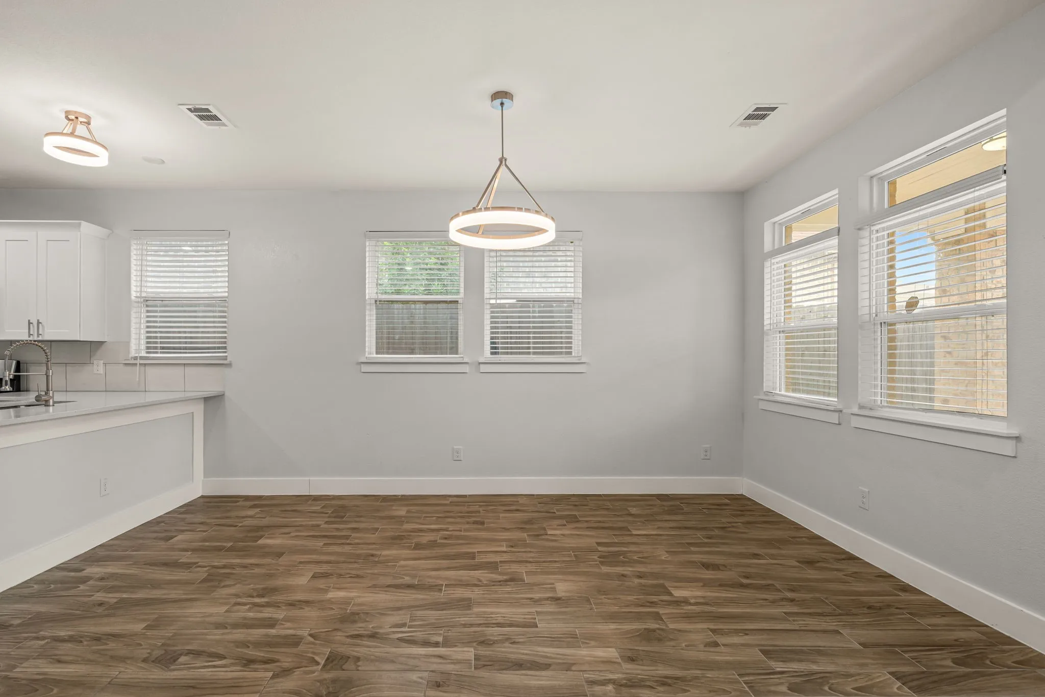 Single Family Residence For Sale in Tarrant County , 3807 Winding Road, Arlington, Texas 76016, 4 Bedroom, 3 Bathroom, 2 Garage spaces, 2,075 Sqft, built in 2020, mls#21402523, Real Estate Agent in Arlington, Homes For Sale in Tarrant county, Homes For Sale in Arlington, Realtor in Arlington Texas, Real Estate Brokerage Independent Realty Texas, Luminita Cordes Realtor