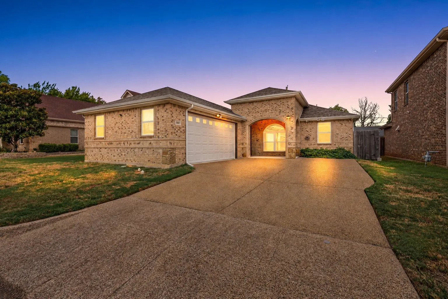 Single Family Residence For Sale in Tarrant County , 3807 Winding Road, Arlington, Texas 76016, 4 Bedroom, 3 Bathroom, 2 Garage spaces, 2,075 Sqft, built in 2020, mls#21402523, Real Estate Agent in Arlington, Homes For Sale in Tarrant county, Homes For Sale in Arlington, Realtor in Arlington Texas, Real Estate Brokerage Independent Realty Texas, Luminita Cordes Realtor