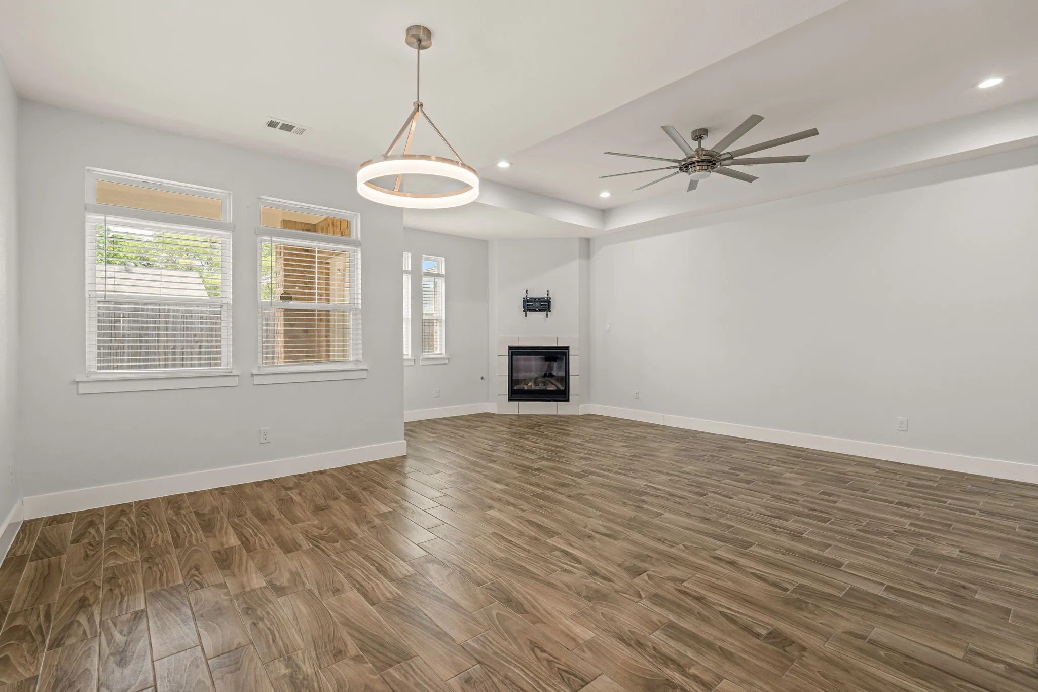 Single Family Residence For Sale in Tarrant County , 3807 Winding Road, Arlington, Texas 76016, 4 Bedroom, 3 Bathroom, 2 Garage spaces, 2,075 Sqft, built in 2020, mls#21402523, Real Estate Agent in Arlington, Homes For Sale in Tarrant county, Homes For Sale in Arlington, Realtor in Arlington Texas, Real Estate Brokerage Independent Realty Texas, Luminita Cordes Realtor