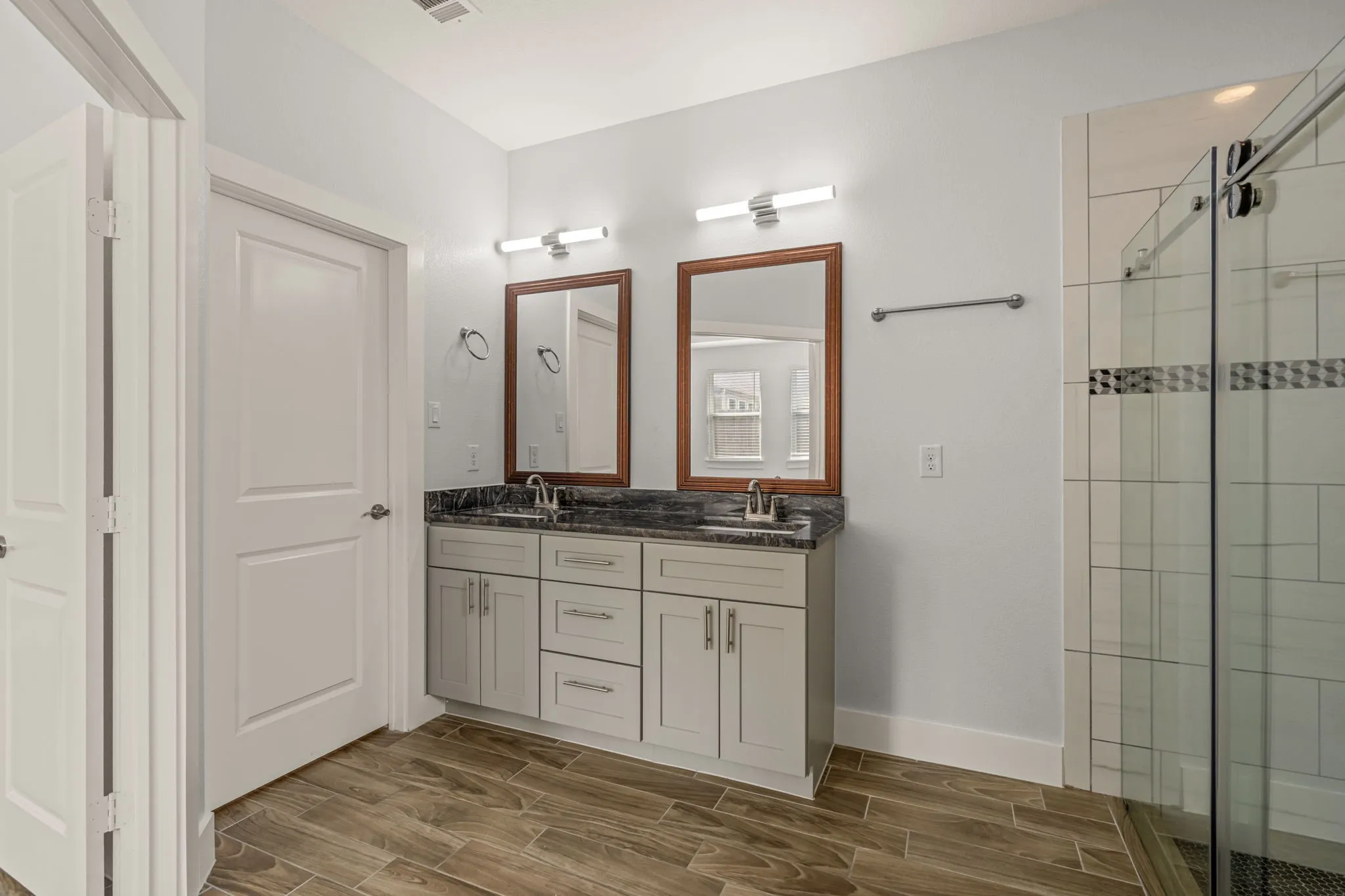 Single Family Residence For Sale in Tarrant County , 3807 Winding Road, Arlington, Texas 76016, 4 Bedroom, 3 Bathroom, 2 Garage spaces, 2,075 Sqft, built in 2020, mls#21402523, Real Estate Agent in Arlington, Homes For Sale in Tarrant county, Homes For Sale in Arlington, Realtor in Arlington Texas, Real Estate Brokerage Independent Realty Texas, Luminita Cordes Realtor