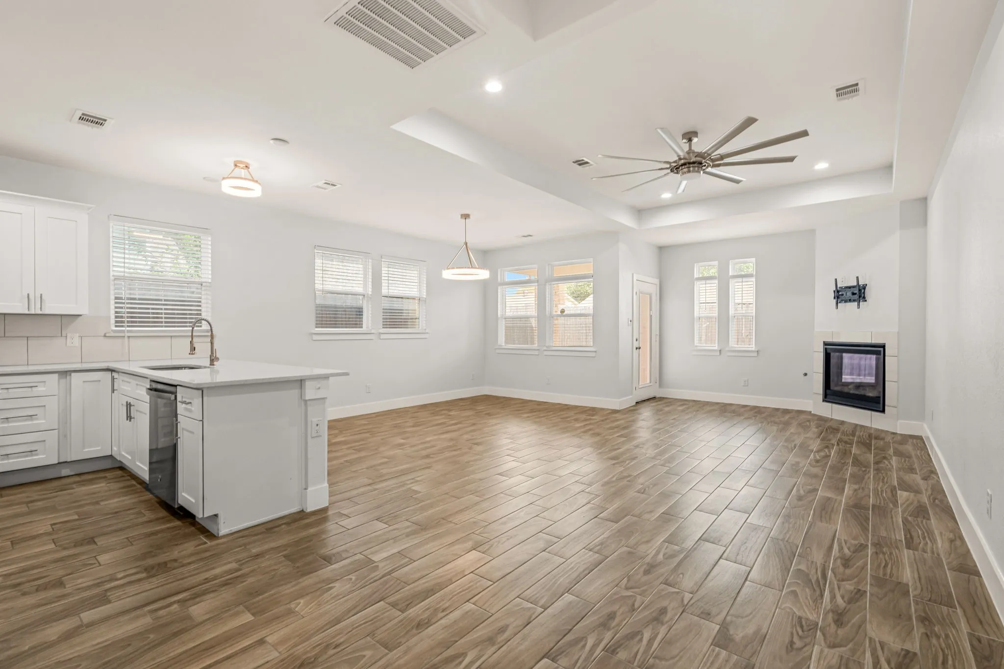 Single Family Residence For Sale in Tarrant County , 3807 Winding Road, Arlington, Texas 76016, 4 Bedroom, 3 Bathroom, 2 Garage spaces, 2,075 Sqft, built in 2020, mls#21402523, Real Estate Agent in Arlington, Homes For Sale in Tarrant county, Homes For Sale in Arlington, Realtor in Arlington Texas, Real Estate Brokerage Independent Realty Texas, Luminita Cordes Realtor