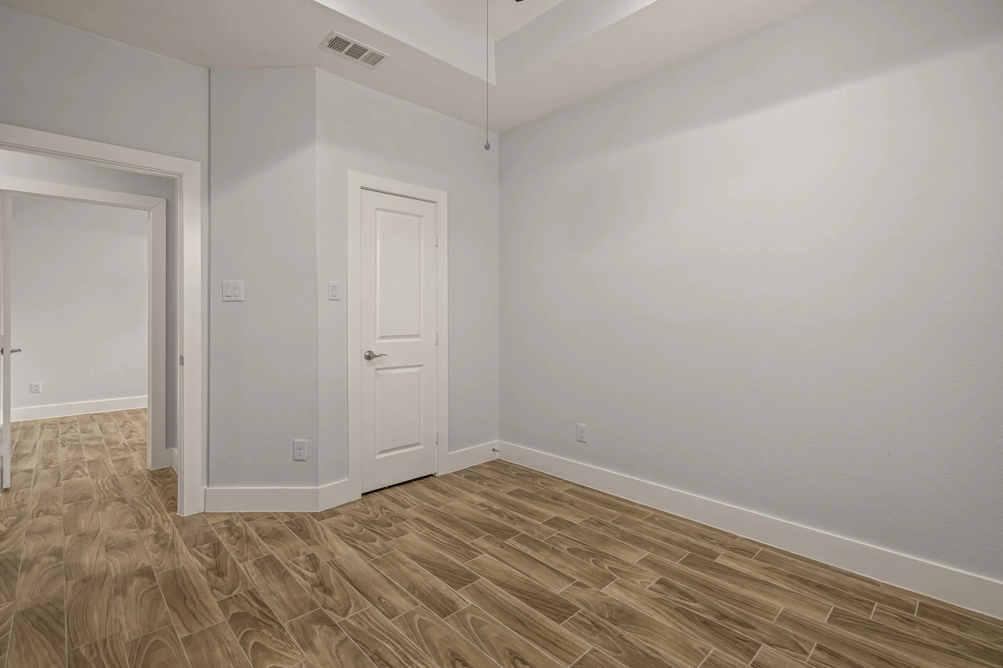Single Family Residence For Sale in Tarrant County , 3807 Winding Road, Arlington, Texas 76016, 4 Bedroom, 3 Bathroom, 2 Garage spaces, 2,075 Sqft, built in 2020, mls#21402523, Real Estate Agent in Arlington, Homes For Sale in Tarrant county, Homes For Sale in Arlington, Realtor in Arlington Texas, Real Estate Brokerage Independent Realty Texas, Luminita Cordes Realtor