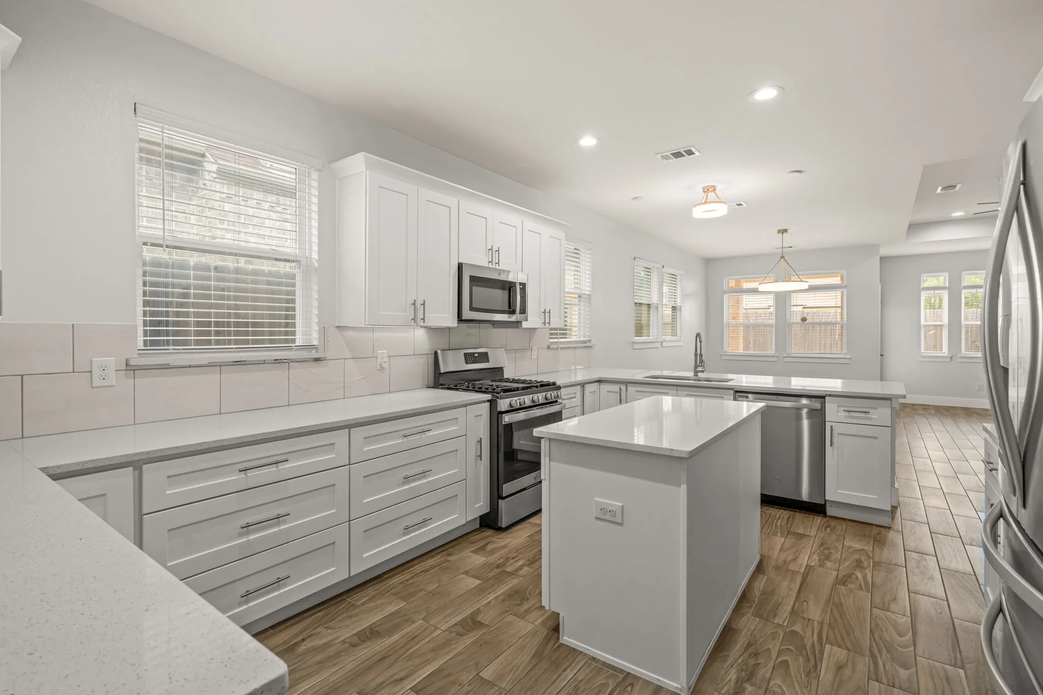 Single Family Residence For Sale in Tarrant County , 3807 Winding Road, Arlington, Texas 76016, 4 Bedroom, 3 Bathroom, 2 Garage spaces, 2,075 Sqft, built in 2020, mls#21402523, Real Estate Agent in Arlington, Homes For Sale in Tarrant county, Homes For Sale in Arlington, Realtor in Arlington Texas, Real Estate Brokerage Independent Realty Texas, Luminita Cordes Realtor