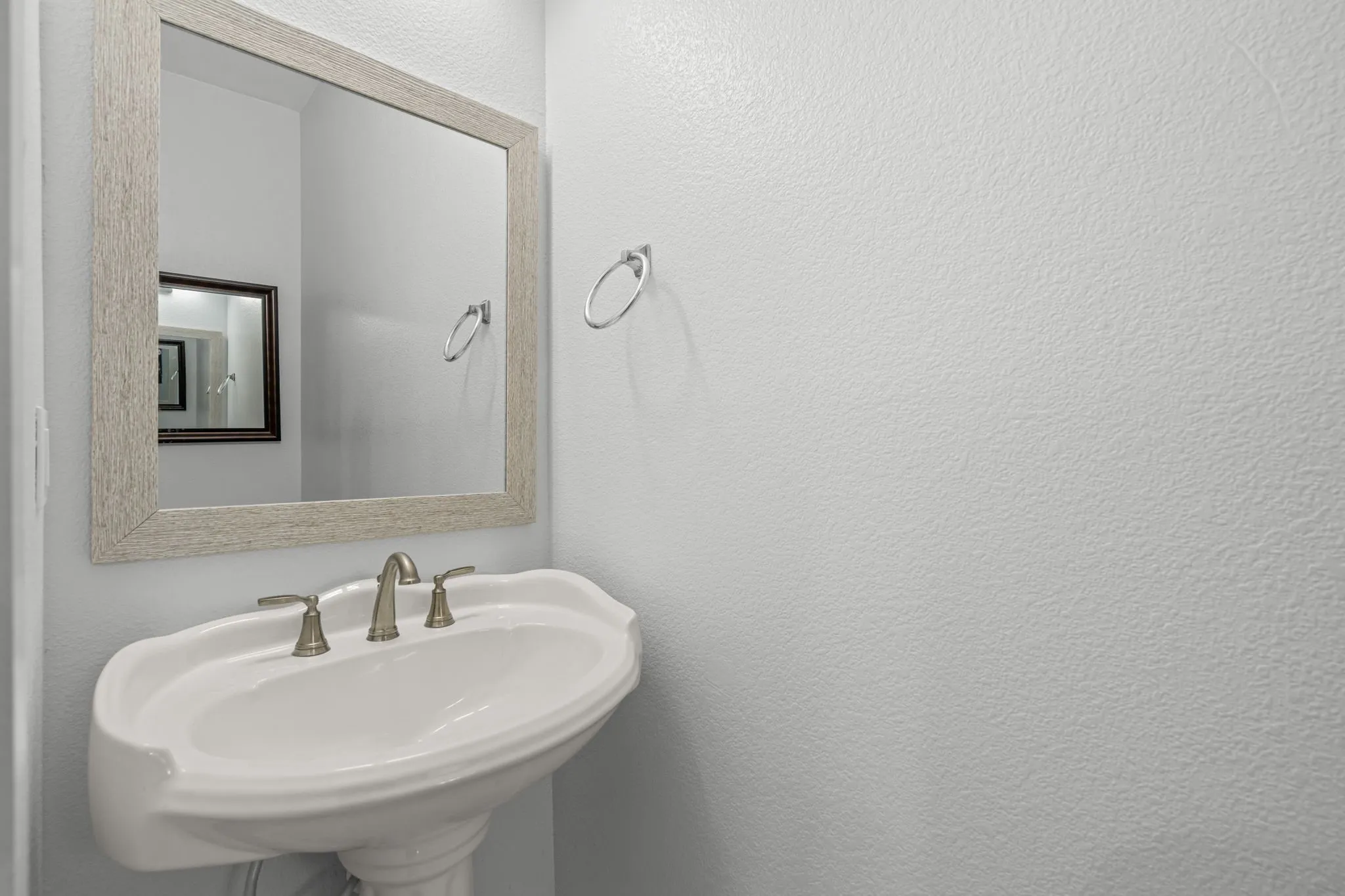 Single Family Residence For Sale in Tarrant County , 3807 Winding Road, Arlington, Texas 76016, 4 Bedroom, 3 Bathroom, 2 Garage spaces, 2,075 Sqft, built in 2020, mls#21402523, Real Estate Agent in Arlington, Homes For Sale in Tarrant county, Homes For Sale in Arlington, Realtor in Arlington Texas, Real Estate Brokerage Independent Realty Texas, Luminita Cordes Realtor