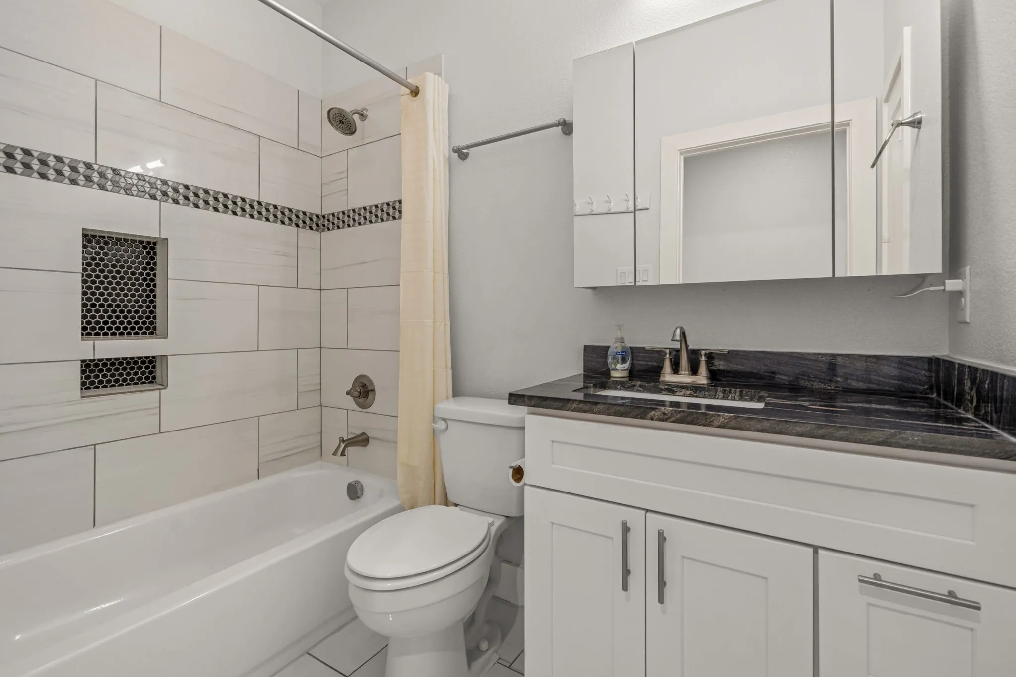Single Family Residence For Sale in Tarrant County , 3807 Winding Road, Arlington, Texas 76016, 4 Bedroom, 3 Bathroom, 2 Garage spaces, 2,075 Sqft, built in 2020, mls#21402523, Real Estate Agent in Arlington, Homes For Sale in Tarrant county, Homes For Sale in Arlington, Realtor in Arlington Texas, Real Estate Brokerage Independent Realty Texas, Luminita Cordes Realtor