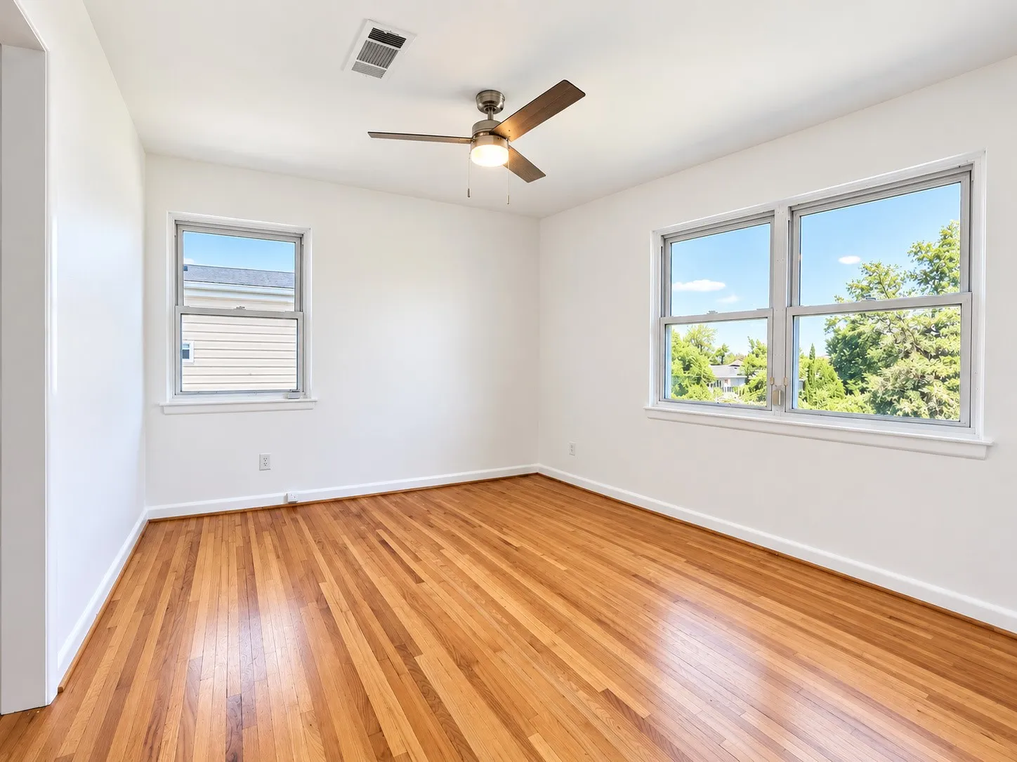 Single Family Residence For Rent in Dallas County , 9926 Dresden Drive, Dallas, Texas 75220, 2 Bedroom, 1 Bathroom, 1 Garage spaces, 893 Sqft, built in 1950, mls#21403732, Real Estate Agent in Dallas, Homes For Rent in Dallas county, Homes For Rent in Dallas, Realtor in Dallas Texas, Real Estate Brokerage Independent Realty Texas, Luminita Cordes Realtor