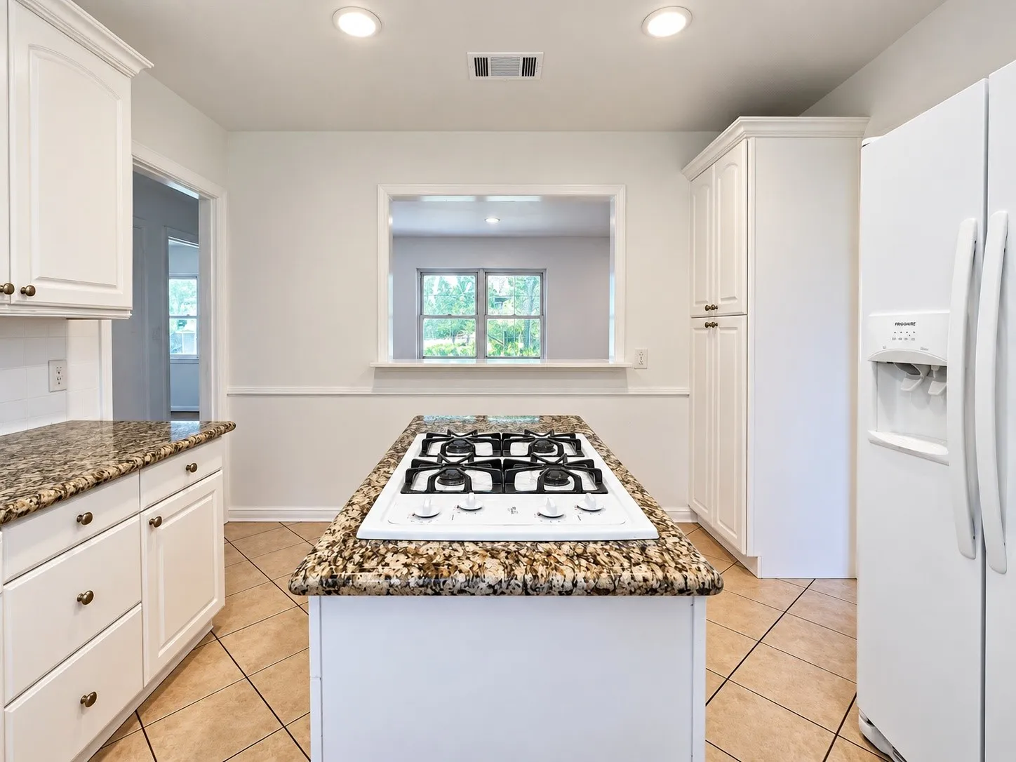 Single Family Residence For Rent in Dallas County , 9926 Dresden Drive, Dallas, Texas 75220, 2 Bedroom, 1 Bathroom, 1 Garage spaces, 893 Sqft, built in 1950, mls#21403732, Real Estate Agent in Dallas, Homes For Rent in Dallas county, Homes For Rent in Dallas, Realtor in Dallas Texas, Real Estate Brokerage Independent Realty Texas, Luminita Cordes Realtor