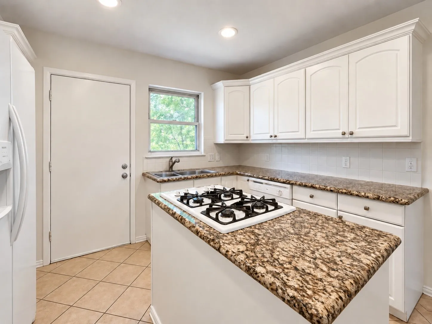 Single Family Residence For Rent in Dallas County , 9926 Dresden Drive, Dallas, Texas 75220, 2 Bedroom, 1 Bathroom, 1 Garage spaces, 893 Sqft, built in 1950, mls#21403732, Real Estate Agent in Dallas, Homes For Rent in Dallas county, Homes For Rent in Dallas, Realtor in Dallas Texas, Real Estate Brokerage Independent Realty Texas, Luminita Cordes Realtor